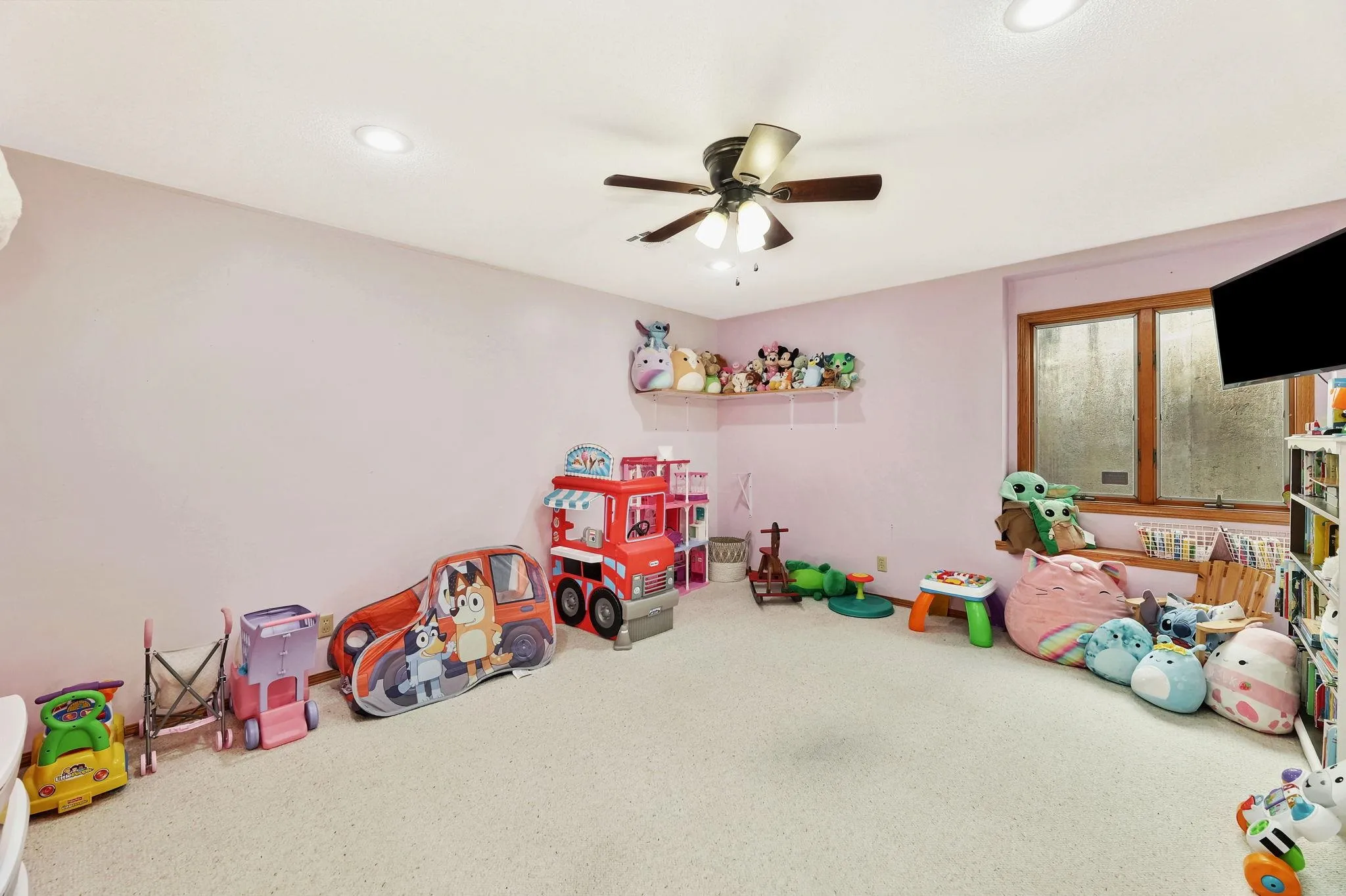 Wellington, Kansas 67152, United States, 5 Bedrooms Bedrooms, ,3 BathroomsBathrooms,Residential,Pending,32360