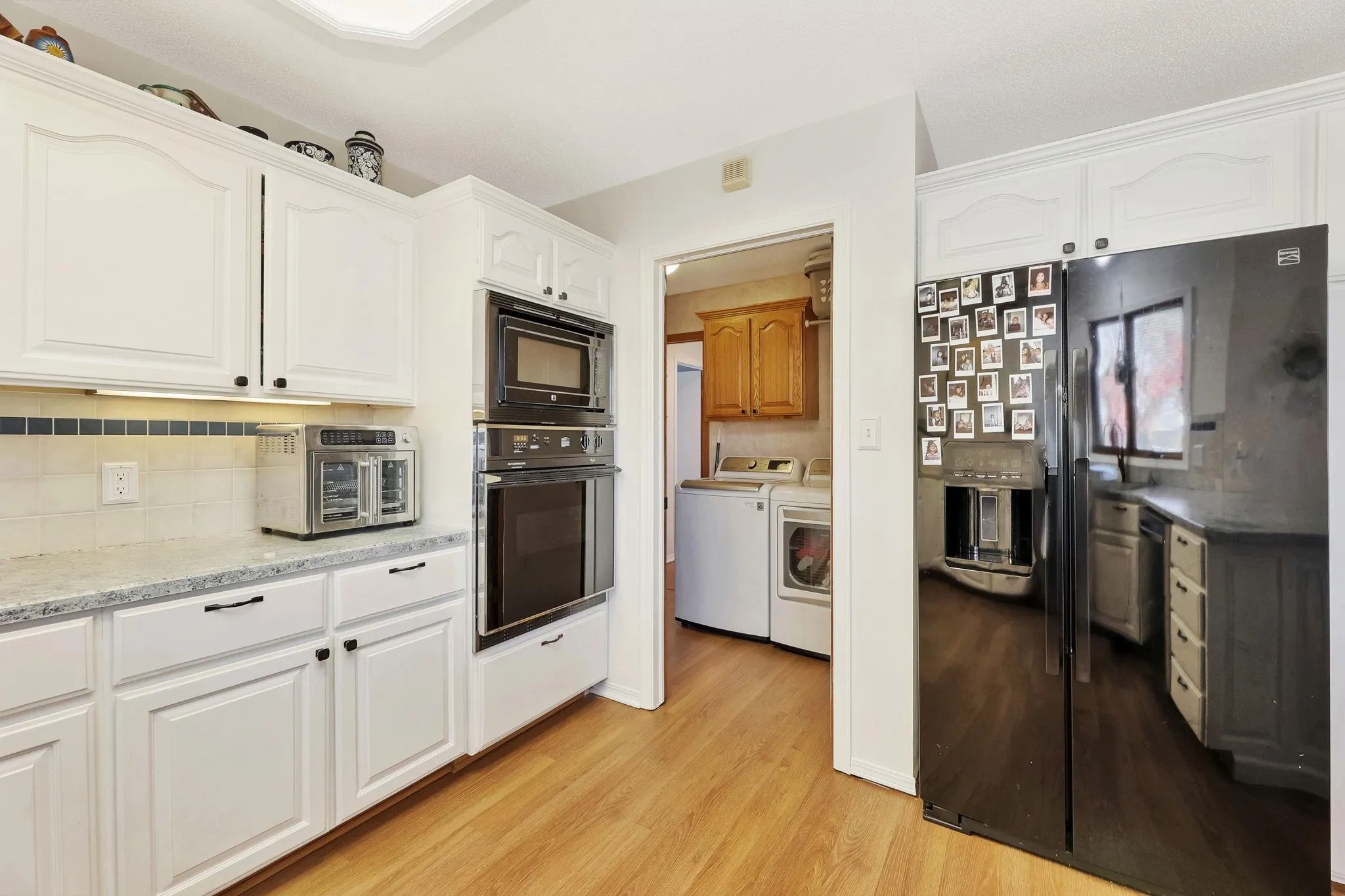 Wellington, Kansas 67152, United States, 5 Bedrooms Bedrooms, ,3 BathroomsBathrooms,Residential,Pending,32360