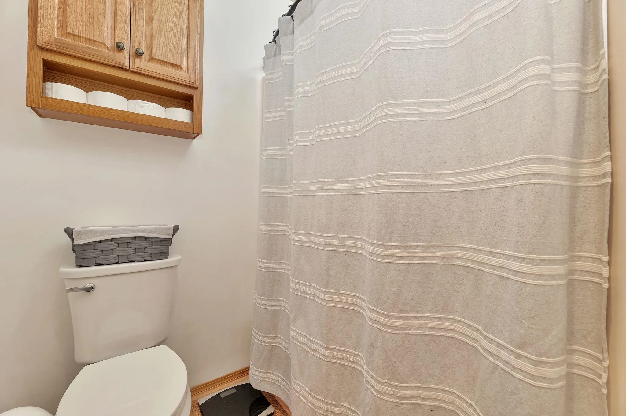 Wellington, Kansas 67152, United States, 5 Bedrooms Bedrooms, ,3 BathroomsBathrooms,Residential,Pending,32360