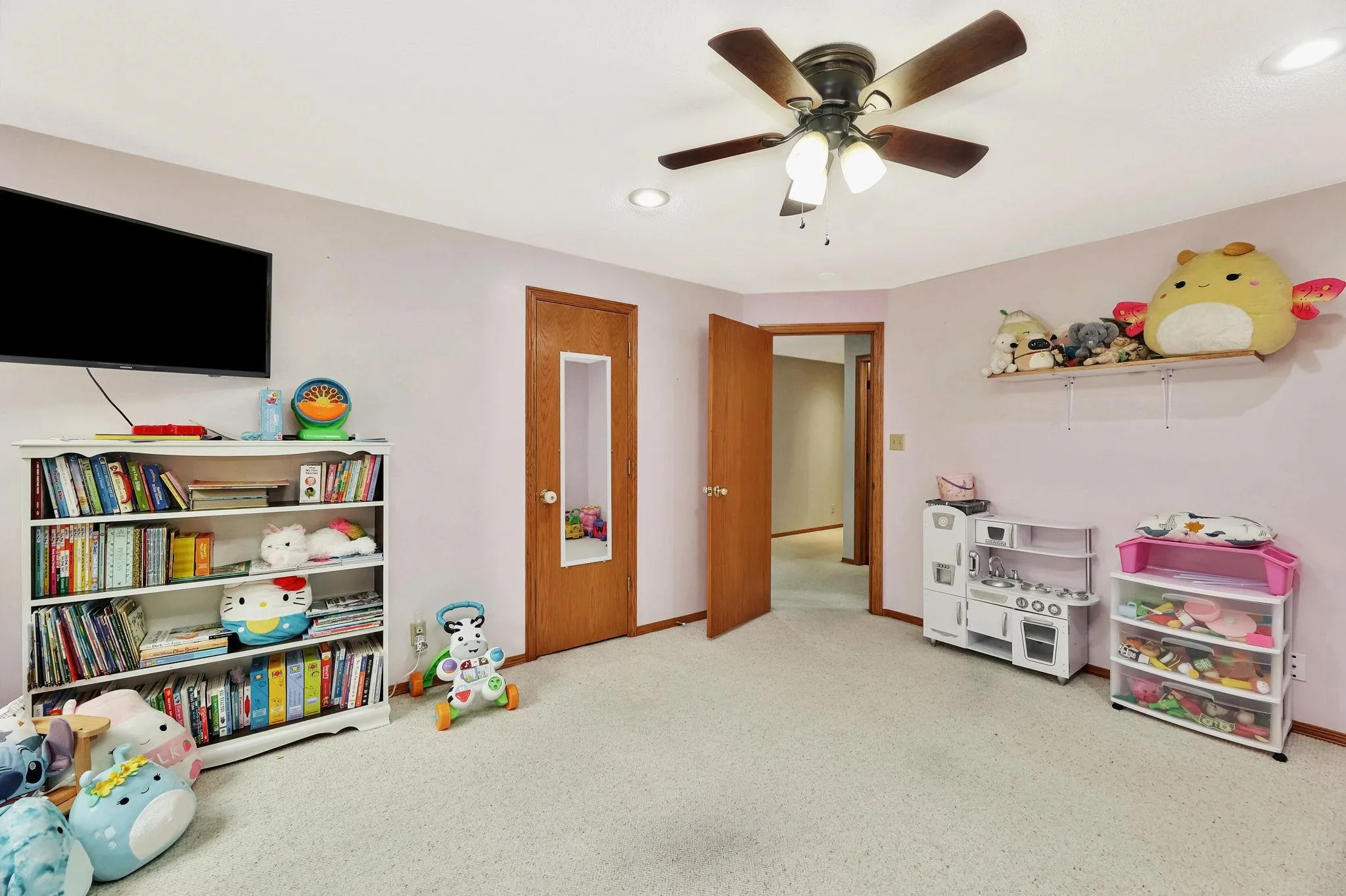 Wellington, Kansas 67152, United States, 5 Bedrooms Bedrooms, ,3 BathroomsBathrooms,Residential,Pending,32360