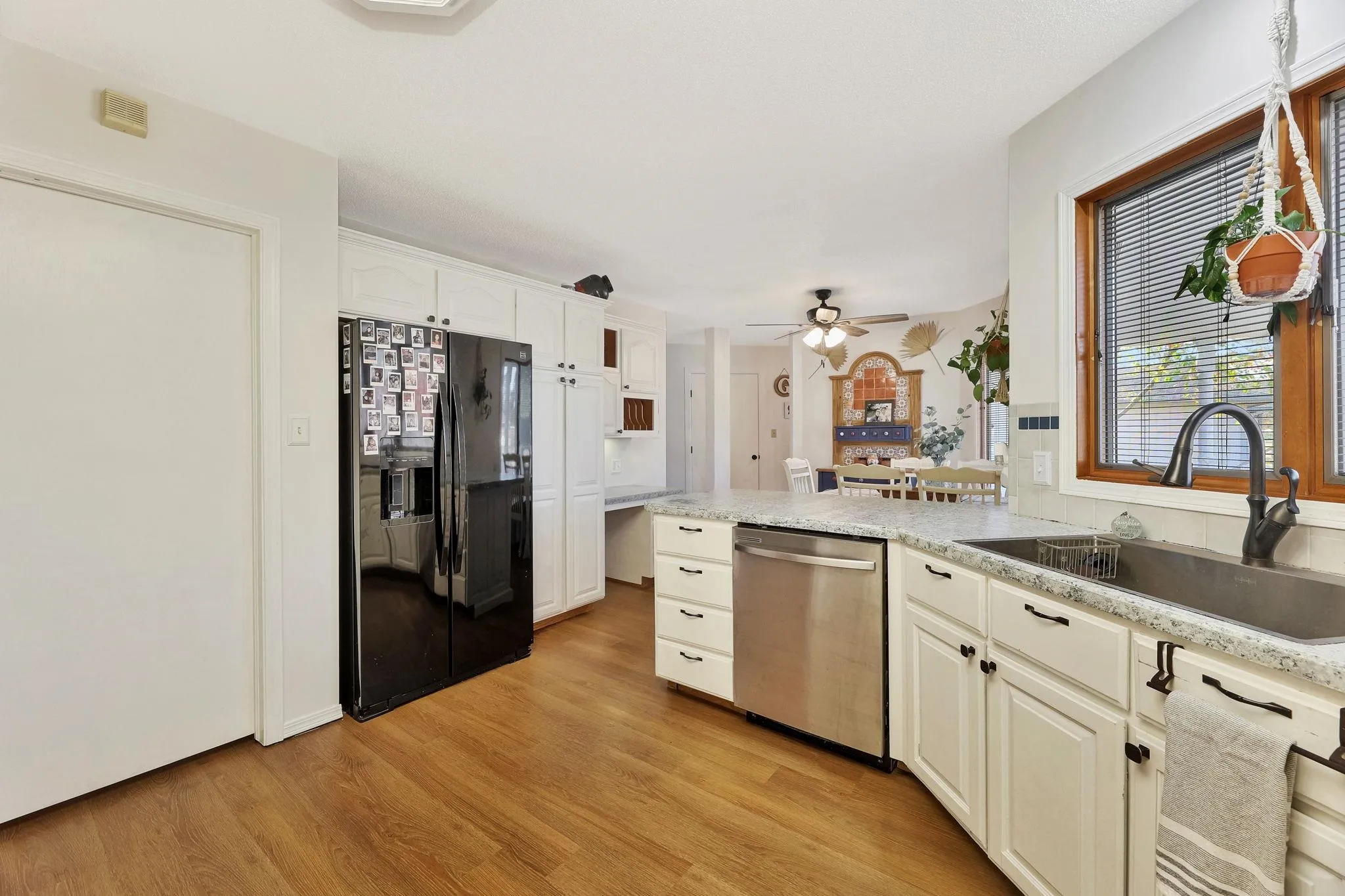 Wellington, Kansas 67152, United States, 5 Bedrooms Bedrooms, ,3 BathroomsBathrooms,Residential,Pending,32360