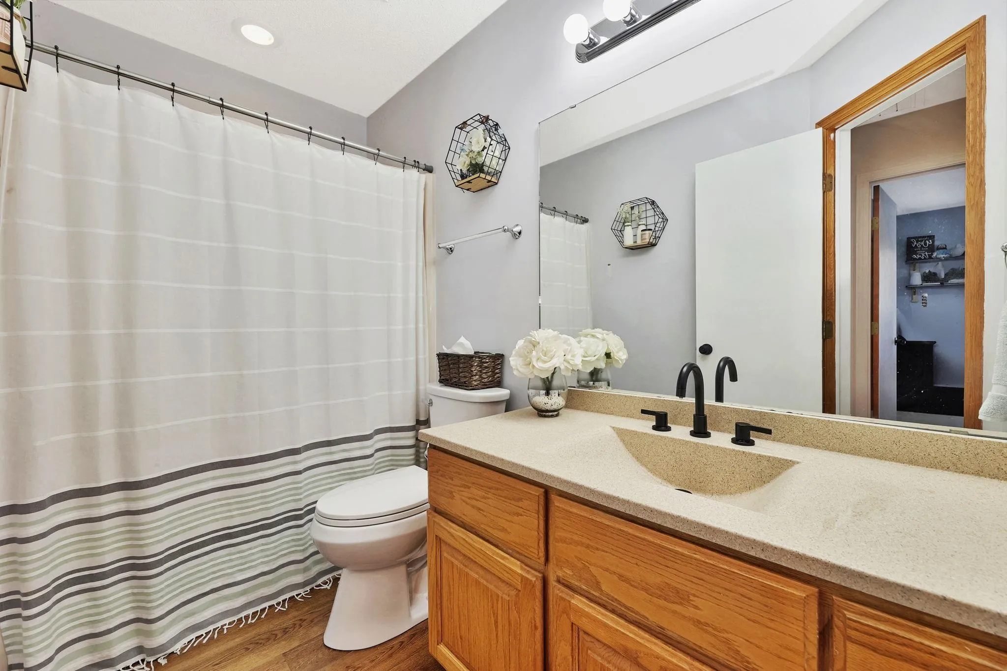 Wellington, Kansas 67152, United States, 5 Bedrooms Bedrooms, ,3 BathroomsBathrooms,Residential,Pending,32360