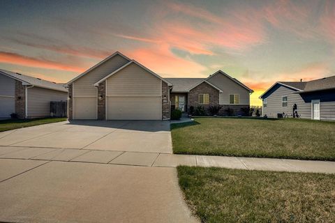 Homes For Sale - 2121 S Upland Hills<br/> Wichita, KS 67235