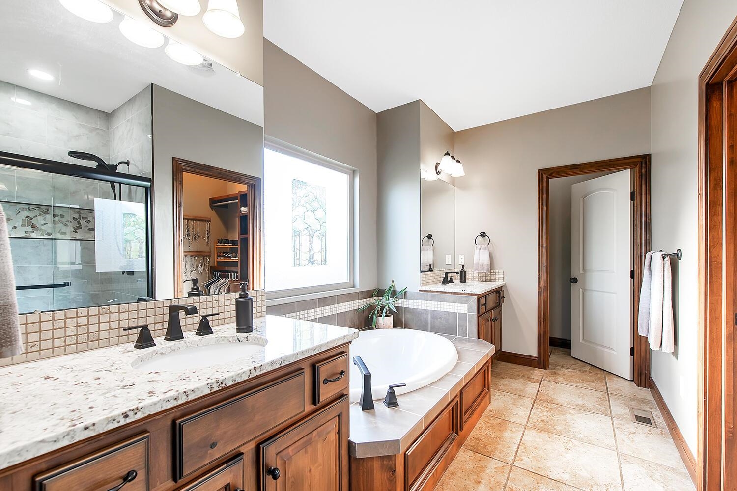14302 E Churchill Circle, Wichita, Kansas image 18