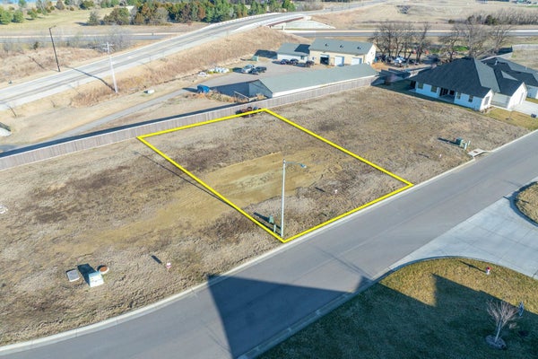831 N SPEYSIDE CIR, ANDOVER, KS 67002 - Image 4e04327bc0736683d129ef4c7ed07502/1428292323