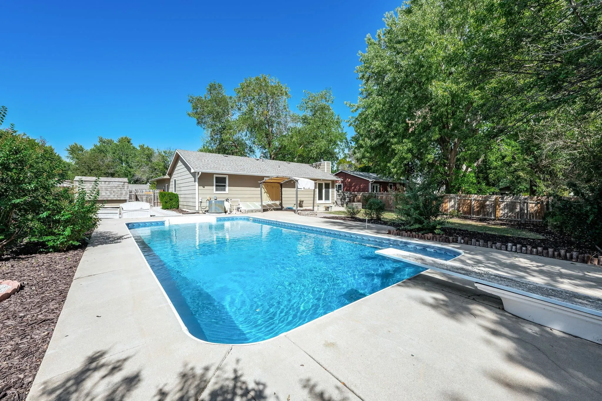 Wichita, Kansas 67209, United States, 4 Bedrooms Bedrooms, ,2 BathroomsBathrooms,Residential,Pending,40163