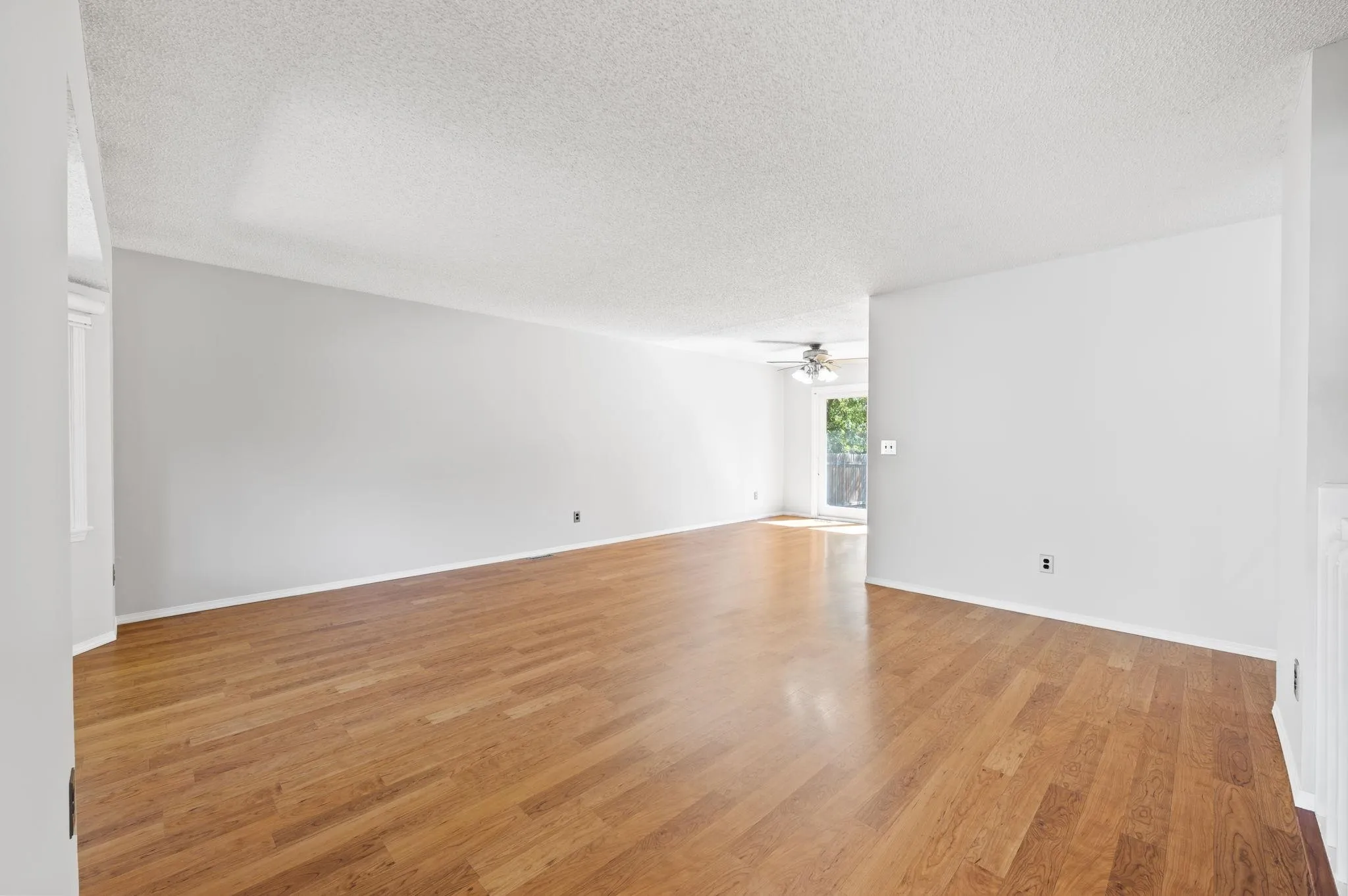 Wichita, Kansas 67209, United States, 4 Bedrooms Bedrooms, ,2 BathroomsBathrooms,Residential,Pending,40163