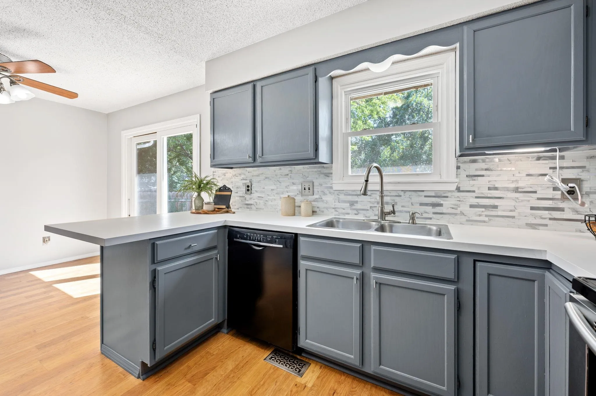 Wichita, Kansas 67209, United States, 4 Bedrooms Bedrooms, ,2 BathroomsBathrooms,Residential,Pending,40163