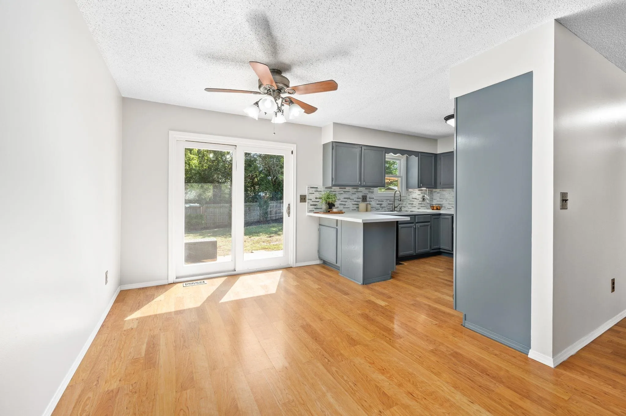 Wichita, Kansas 67209, United States, 4 Bedrooms Bedrooms, ,2 BathroomsBathrooms,Residential,Pending,40163