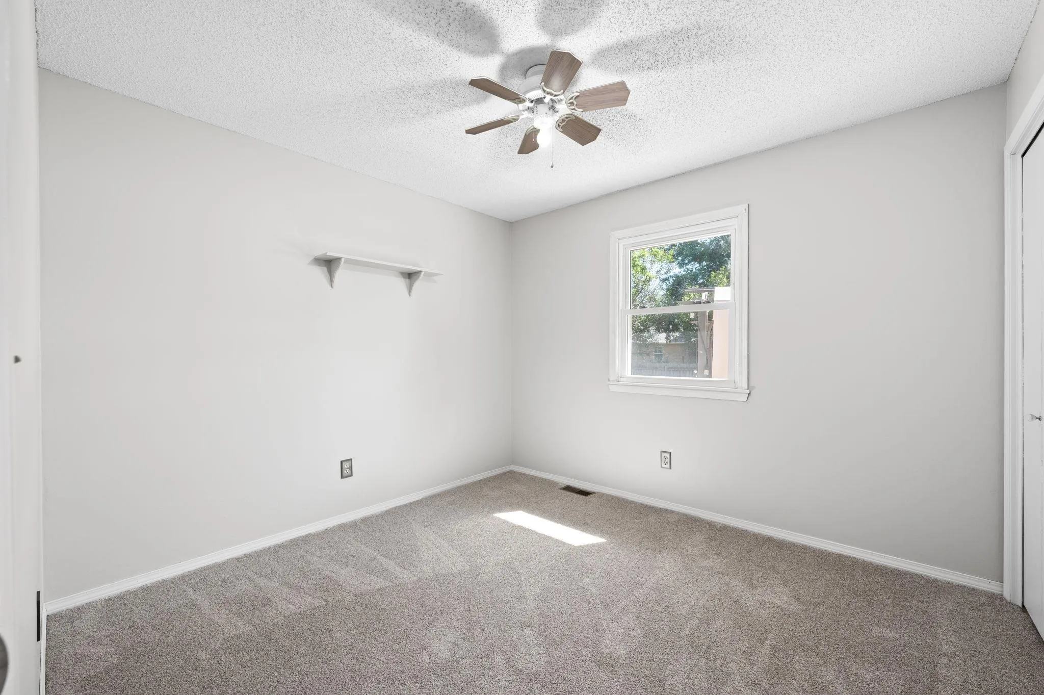 Wichita, Kansas 67209, United States, 4 Bedrooms Bedrooms, ,2 BathroomsBathrooms,Residential,Pending,40163