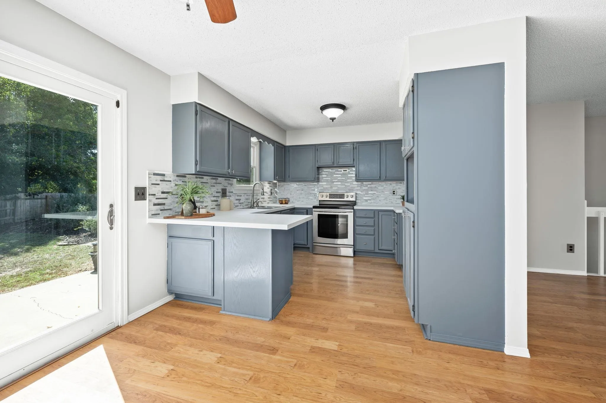 Wichita, Kansas 67209, United States, 4 Bedrooms Bedrooms, ,2 BathroomsBathrooms,Residential,Pending,40163