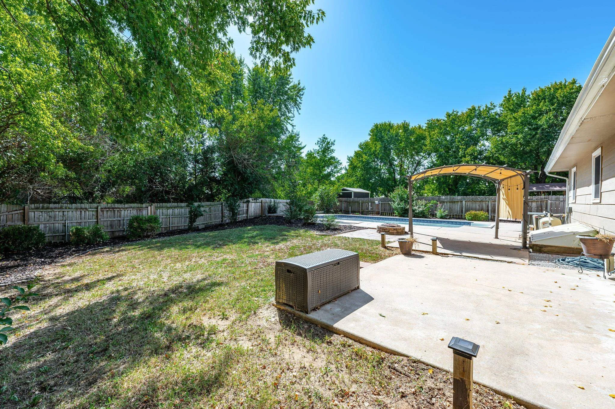 Wichita, Kansas 67209, United States, 4 Bedrooms Bedrooms, ,2 BathroomsBathrooms,Residential,Pending,40163