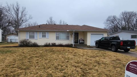 Homes For Sale - 1110 Lyndon Road<br/> Mcpherson County, McPherson, KS 67460