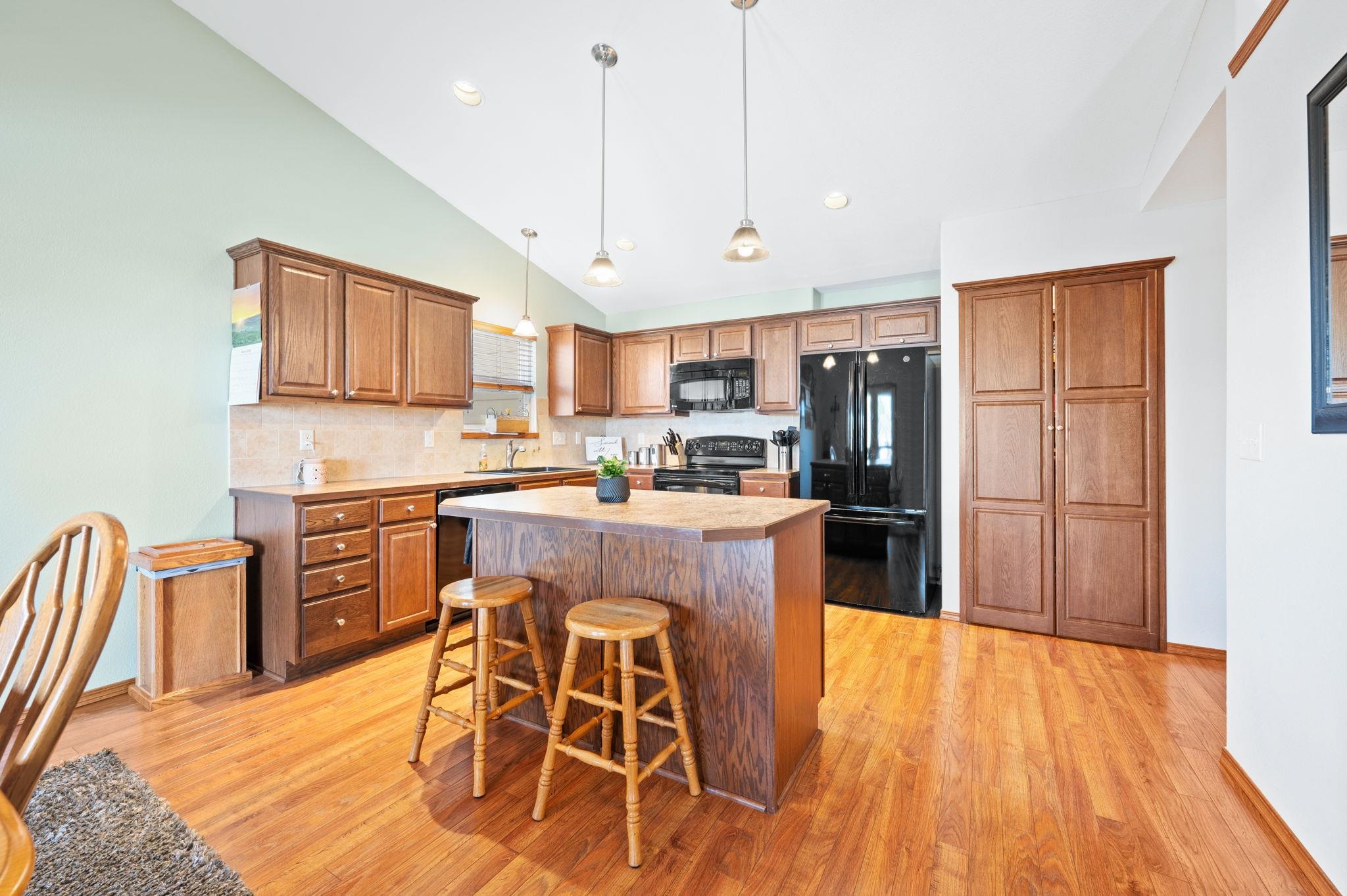 1224 N Oak Ridge Cir, Goddard, Kansas image 9
