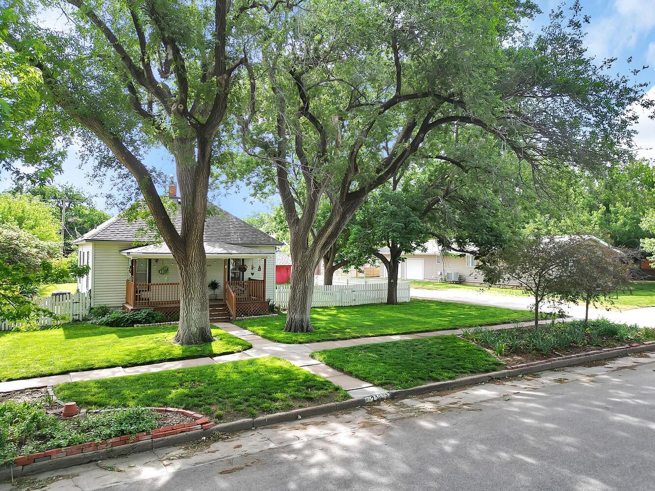 214 N Kansas St, Haven, Kansas image 3
