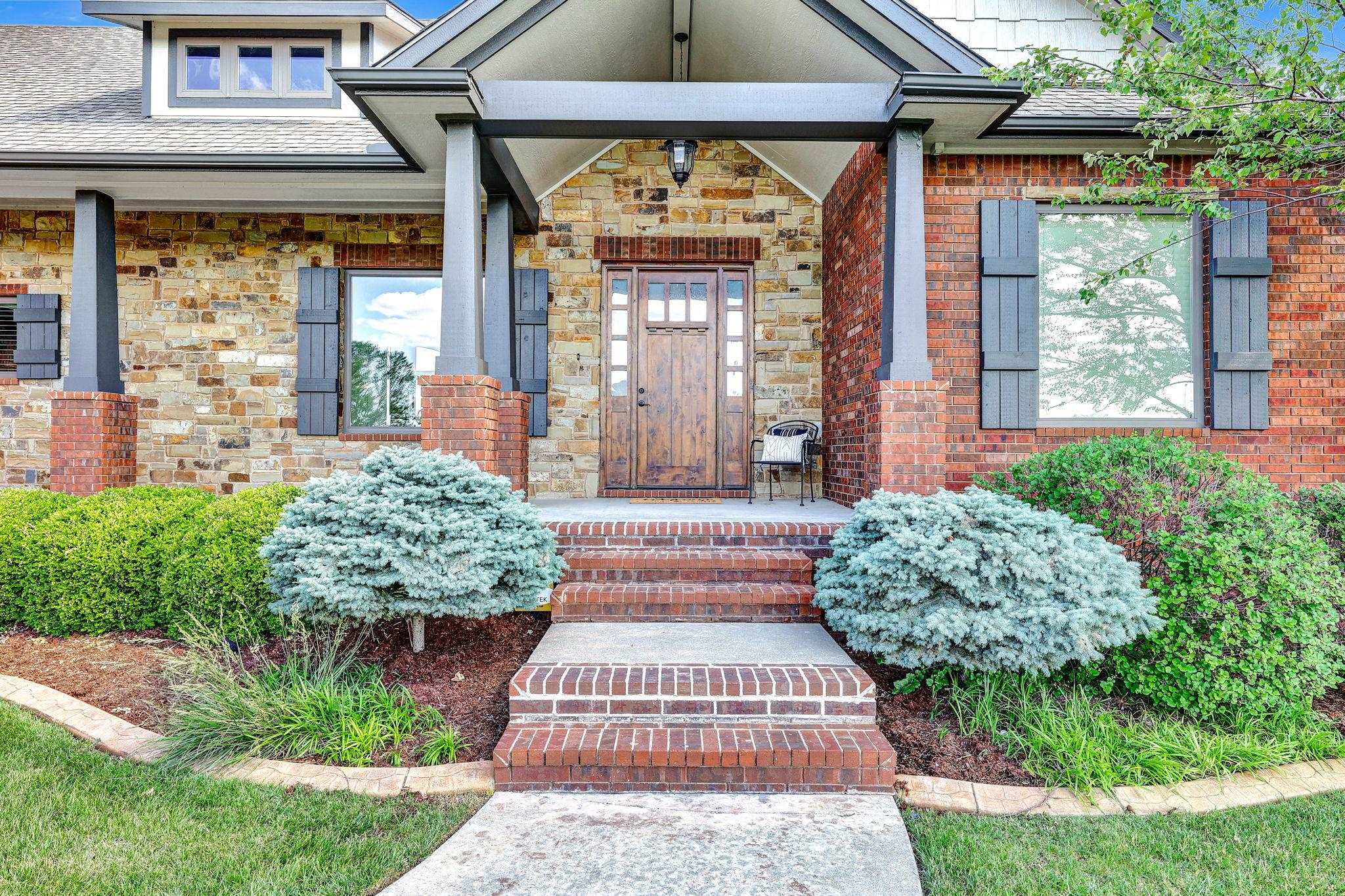 2612 N Paradise Ct, Wichita, Kansas image 2
