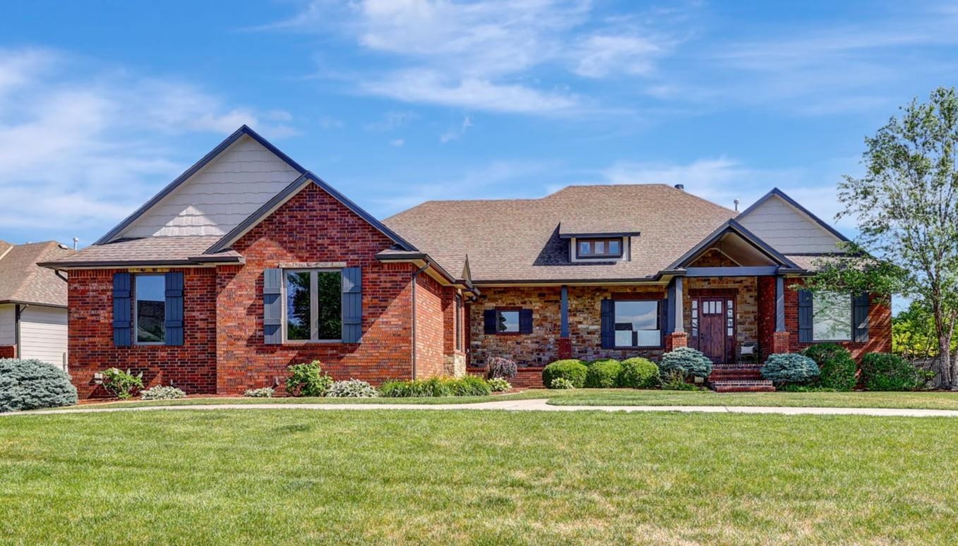 2612 N Paradise Ct, Wichita, Kansas image 1