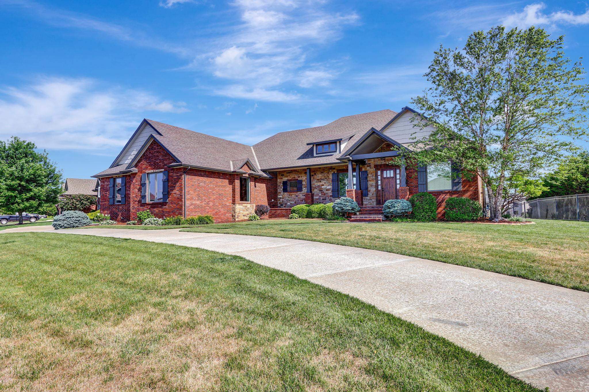 2612 N Paradise Ct, Wichita, Kansas image 3