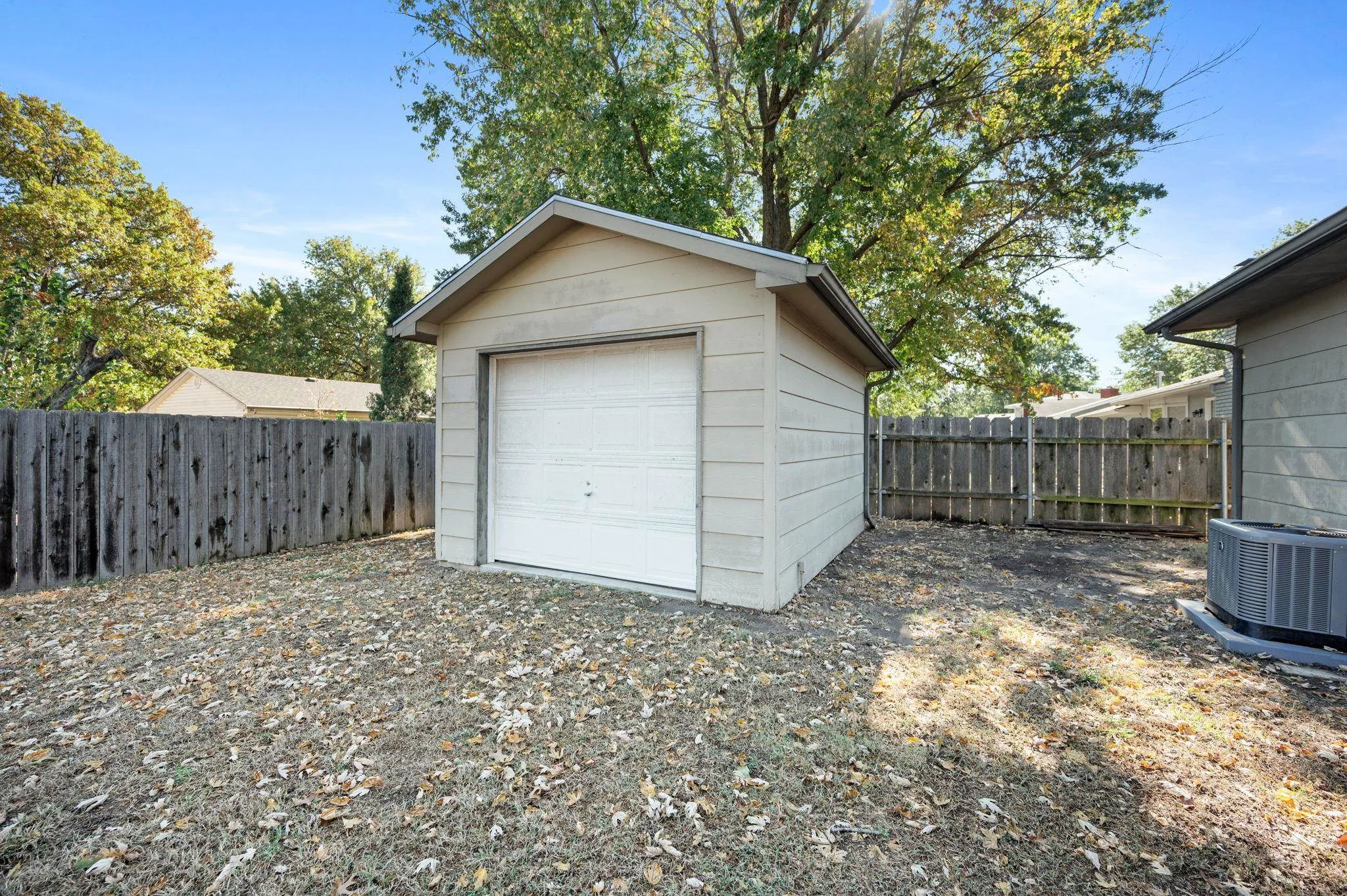 Wichita, Kansas 67212, United States, 3 Bedrooms Bedrooms, ,2 BathroomsBathrooms,Residential,Pending,30588