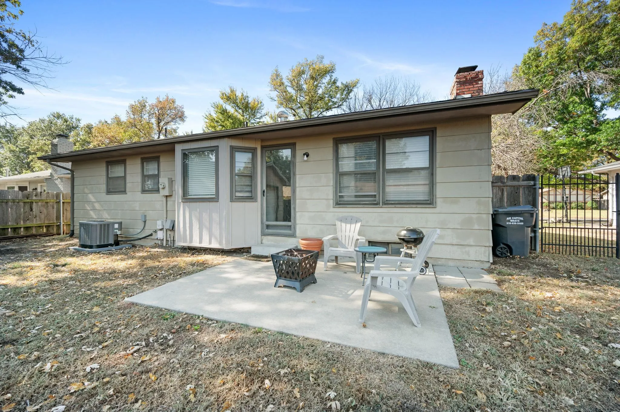 Wichita, Kansas 67212, United States, 3 Bedrooms Bedrooms, ,2 BathroomsBathrooms,Residential,Pending,30588