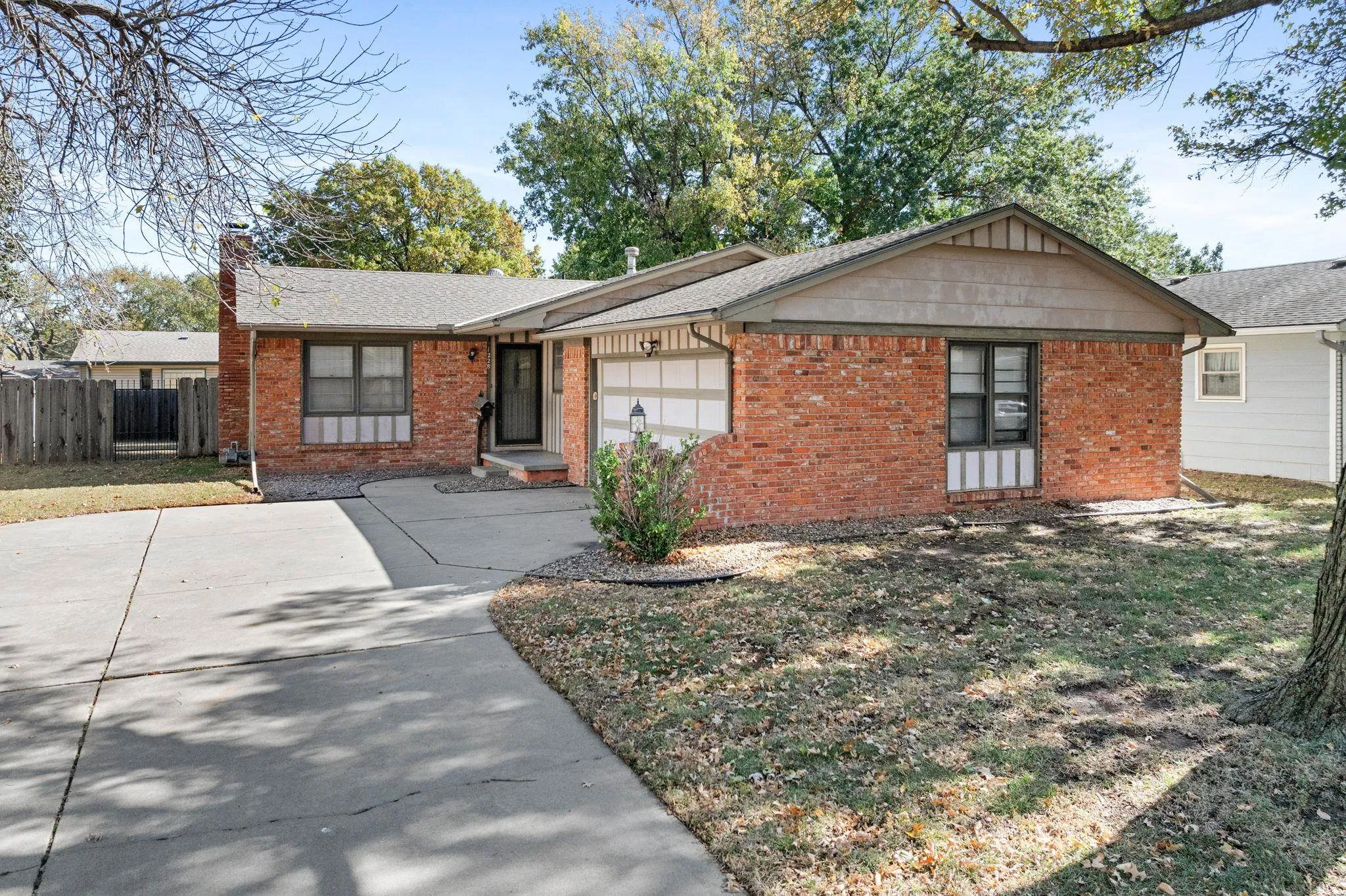 Wichita, Kansas 67212, United States, 3 Bedrooms Bedrooms, ,2 BathroomsBathrooms,Residential,Pending,30588