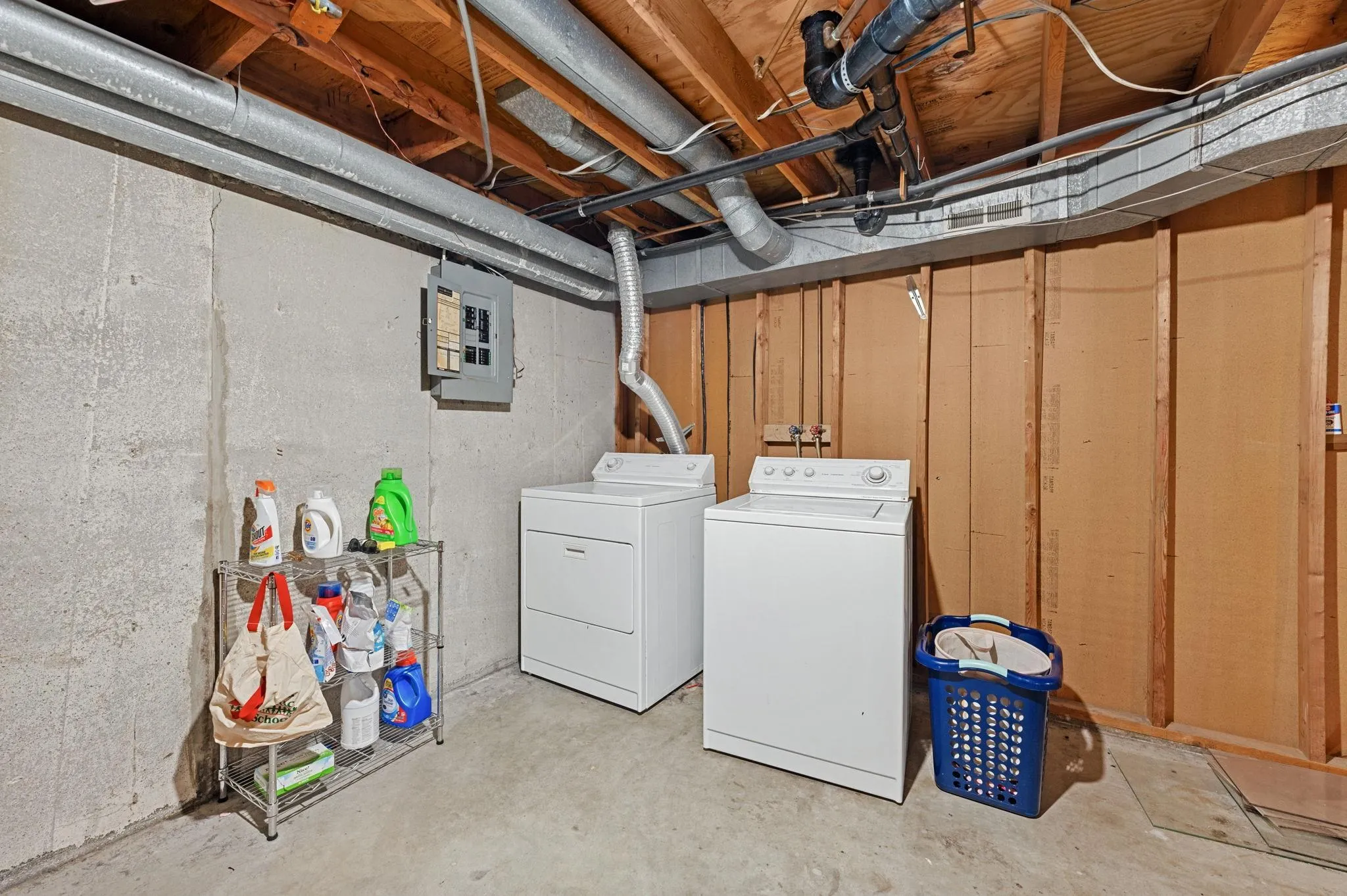 Wichita, Kansas 67212, United States, 3 Bedrooms Bedrooms, ,2 BathroomsBathrooms,Residential,Pending,30588