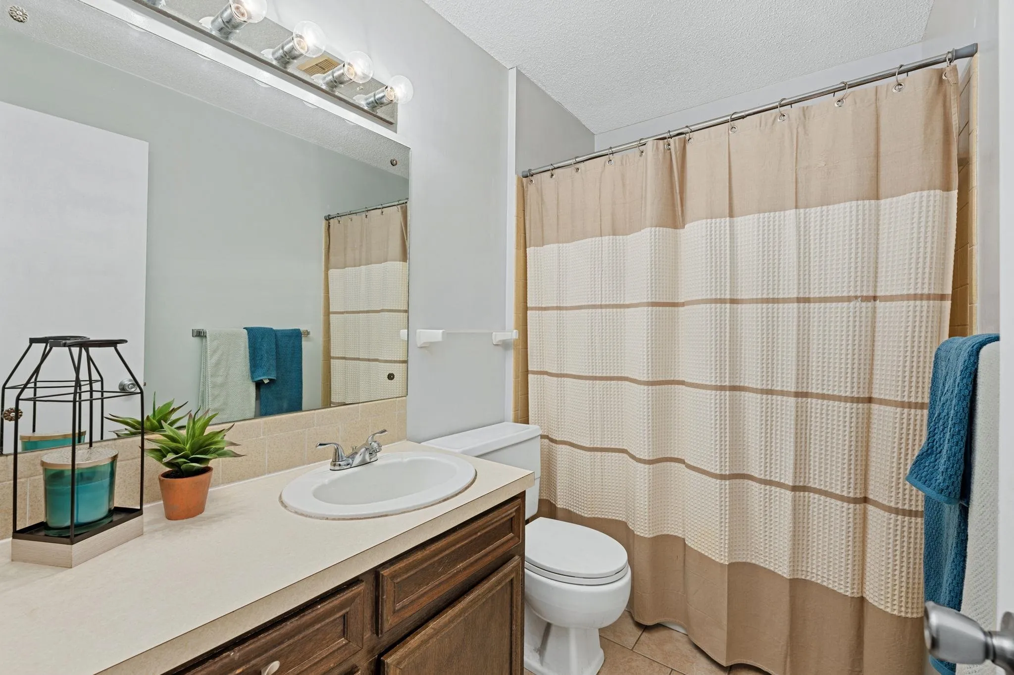 Wichita, Kansas 67212, United States, 3 Bedrooms Bedrooms, ,2 BathroomsBathrooms,Residential,Pending,30588