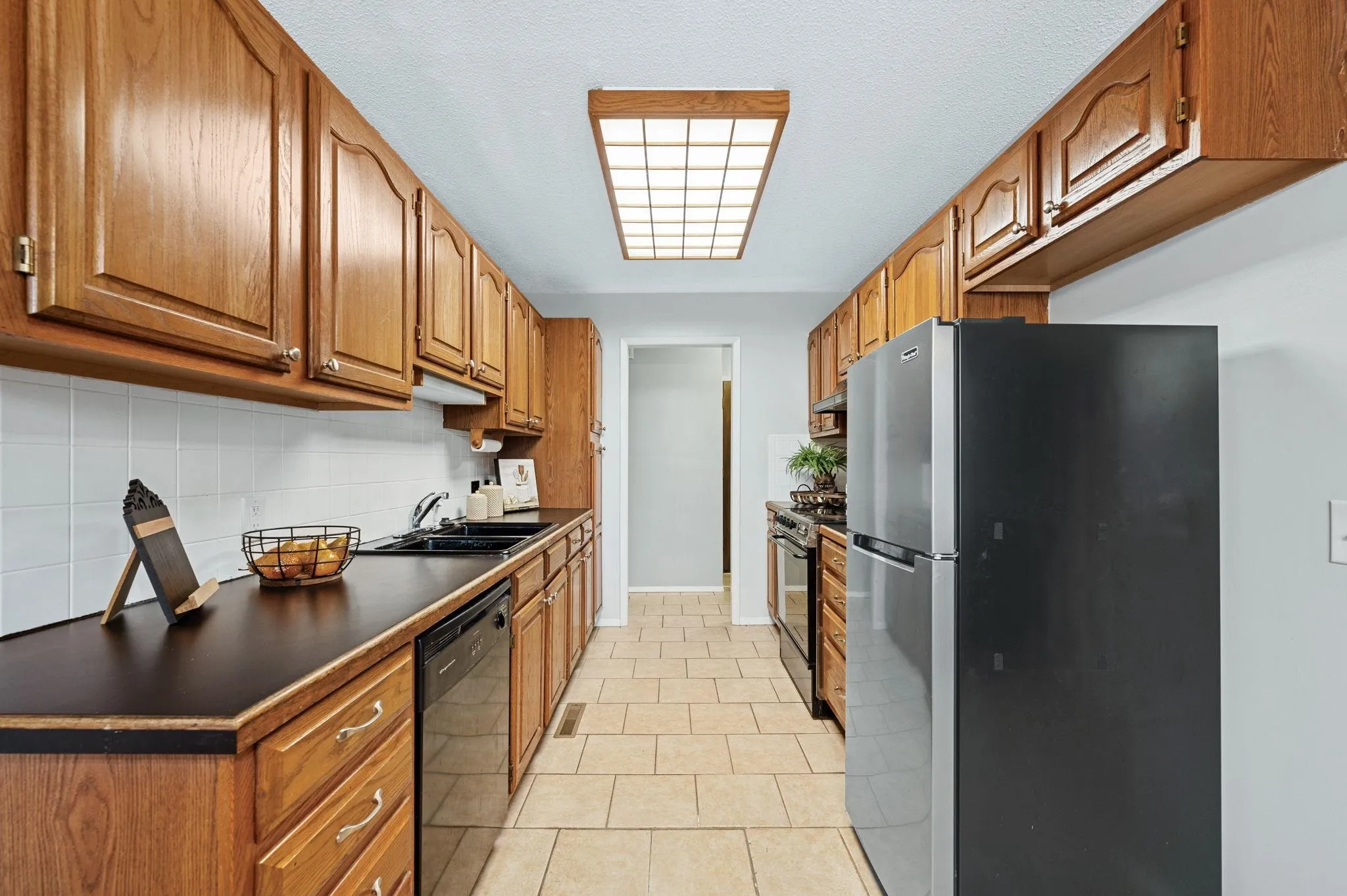 Wichita, Kansas 67212, United States, 3 Bedrooms Bedrooms, ,2 BathroomsBathrooms,Residential,Pending,30588