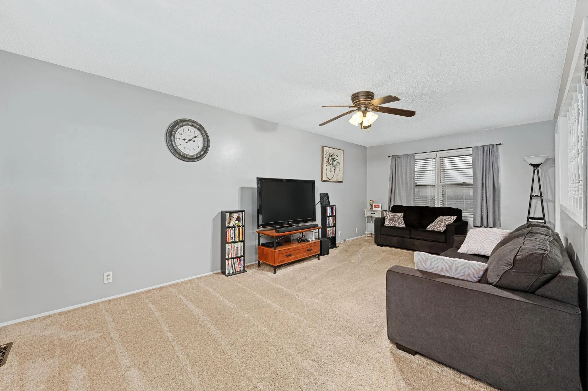 Wichita, Kansas 67212, United States, 3 Bedrooms Bedrooms, ,2 BathroomsBathrooms,Residential,Pending,30588