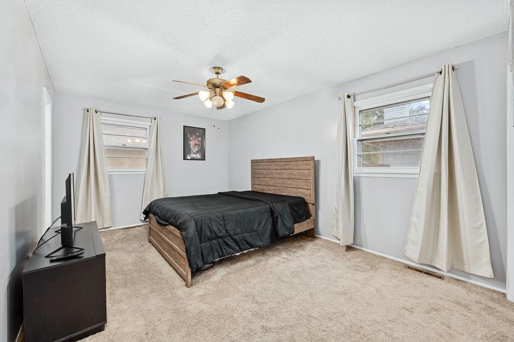 Wichita, Kansas 67212, United States, 3 Bedrooms Bedrooms, ,2 BathroomsBathrooms,Residential,Pending,30588