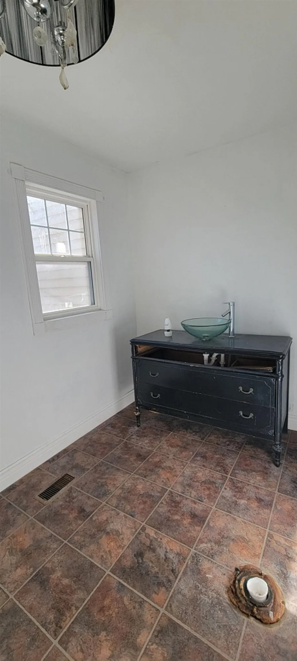 Iola, Kansas 66749, United States, 4 Bedrooms Bedrooms, ,2 BathroomsBathrooms,Residential,Active,143314