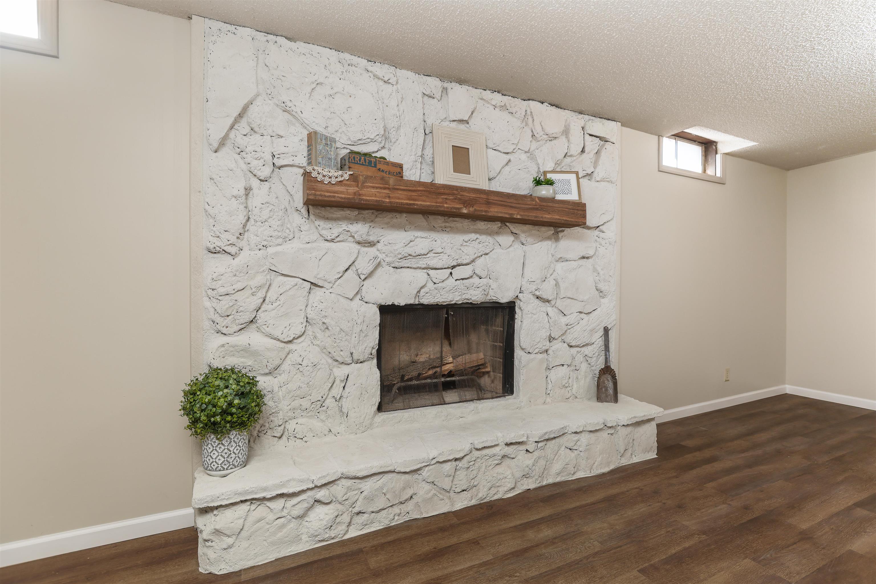 1513 E Maple St, Derby, Kansas image 29