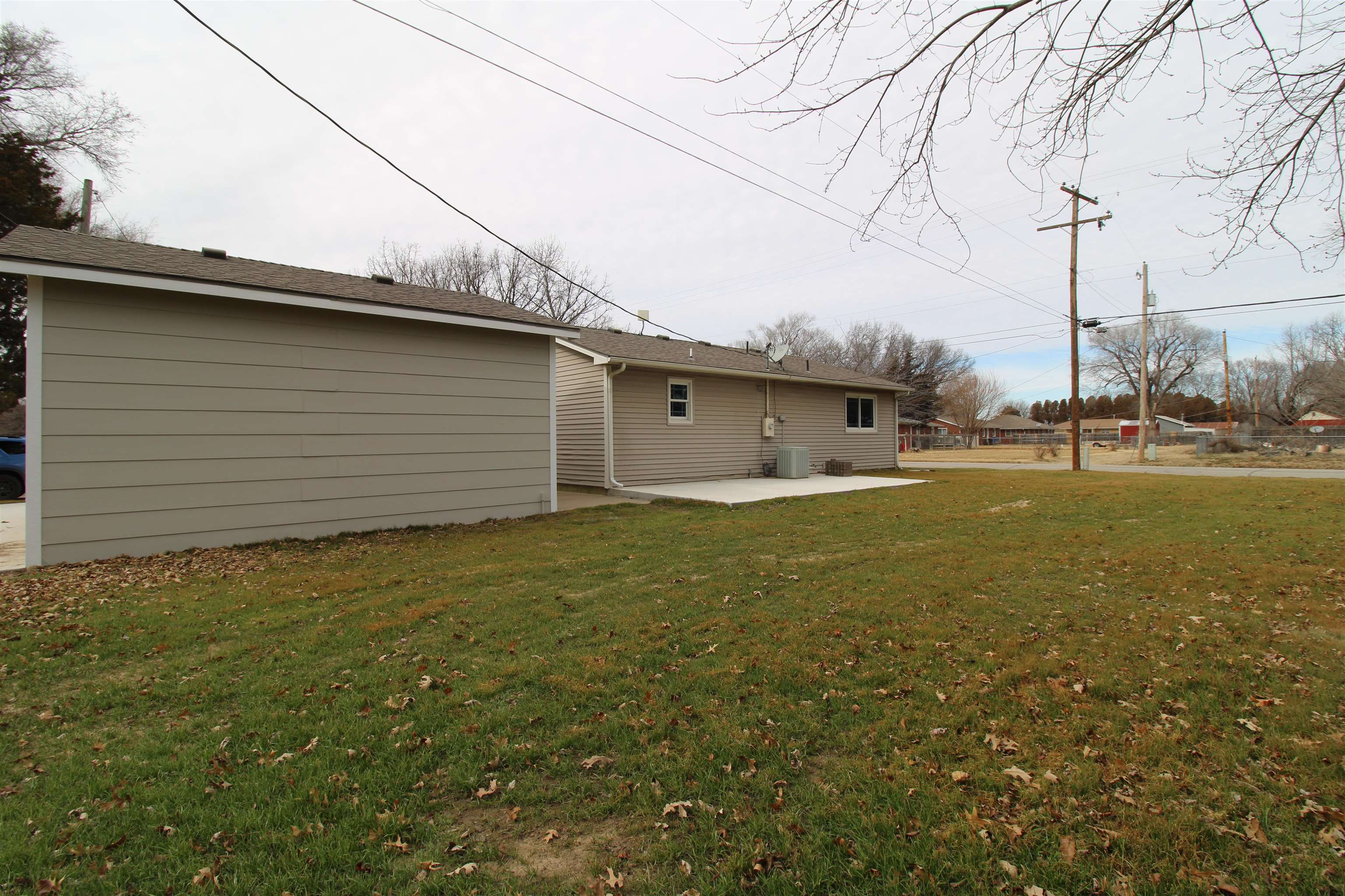 623 W 2nd Ave, Cheney, Kansas image 33