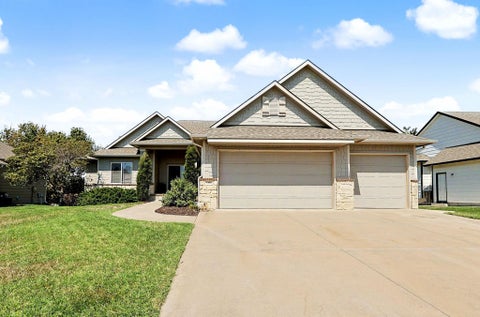 Homes For Sale - 1002 E Woodstone Dr<br/> Andover, KS 67002