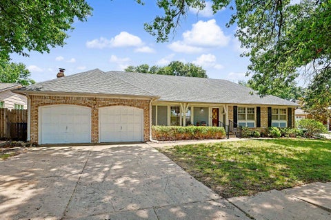Homes For Sale - 1124 S Barlow St<br/> Wichita, KS 67207