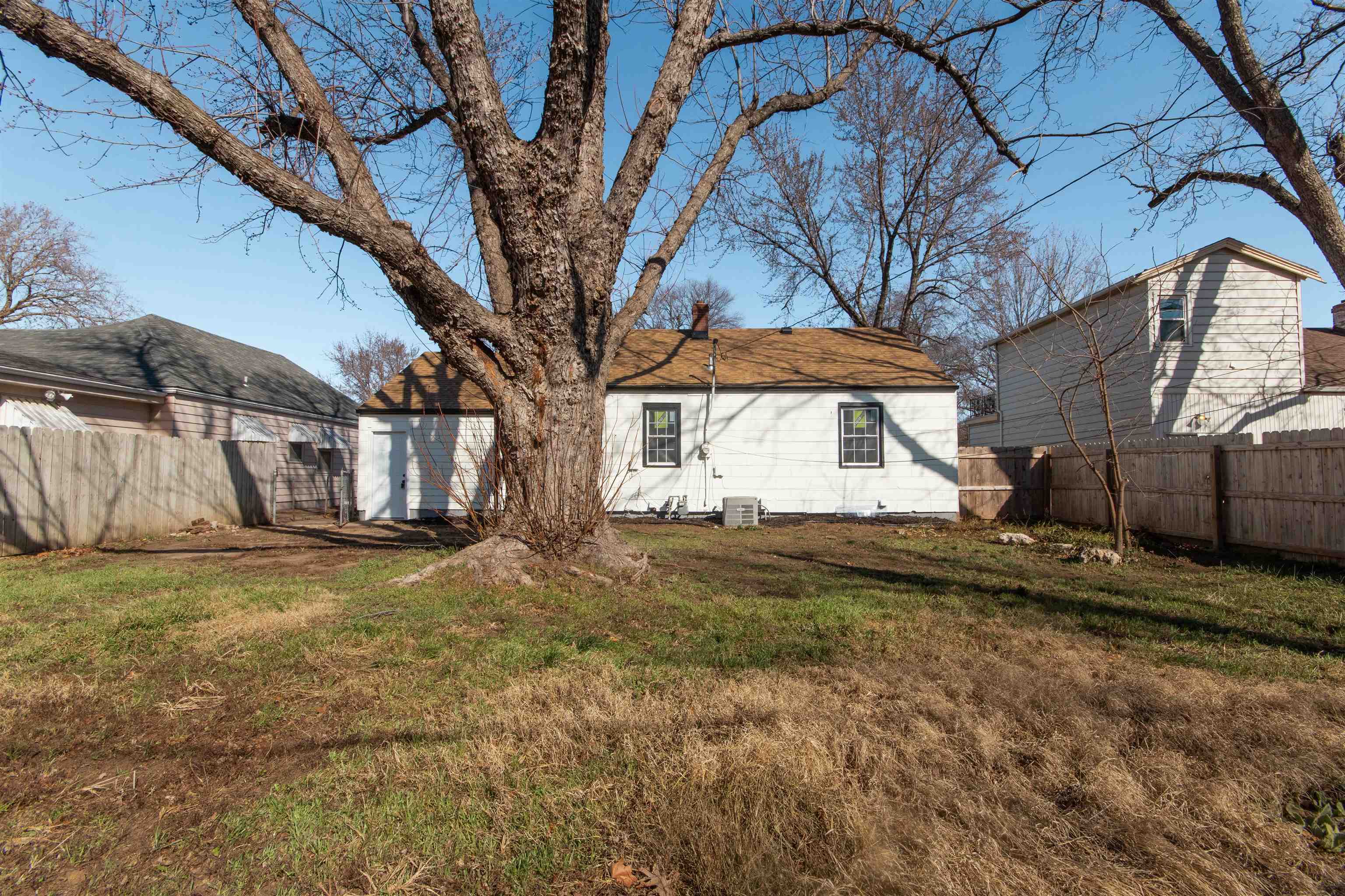 2215 E Menlo St, Wichita, Kansas image 30