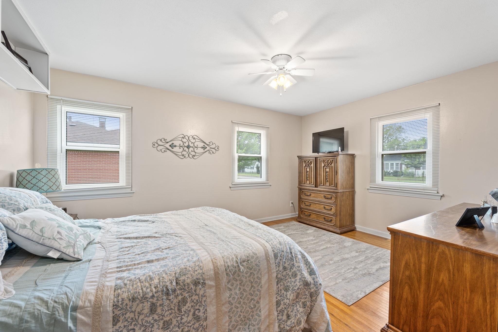 Wichita, Kansas 67203, United States, 4 Bedrooms Bedrooms, ,3 BathroomsBathrooms,Residential,Pending,54557