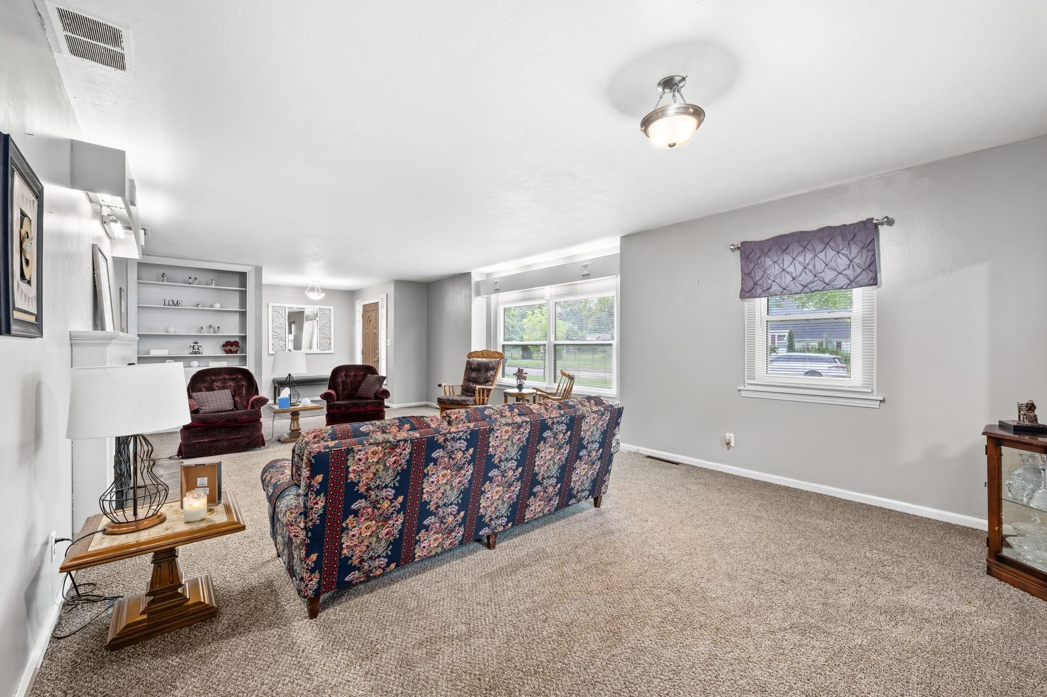 Wichita, Kansas 67203, United States, 4 Bedrooms Bedrooms, ,3 BathroomsBathrooms,Residential,Pending,54557