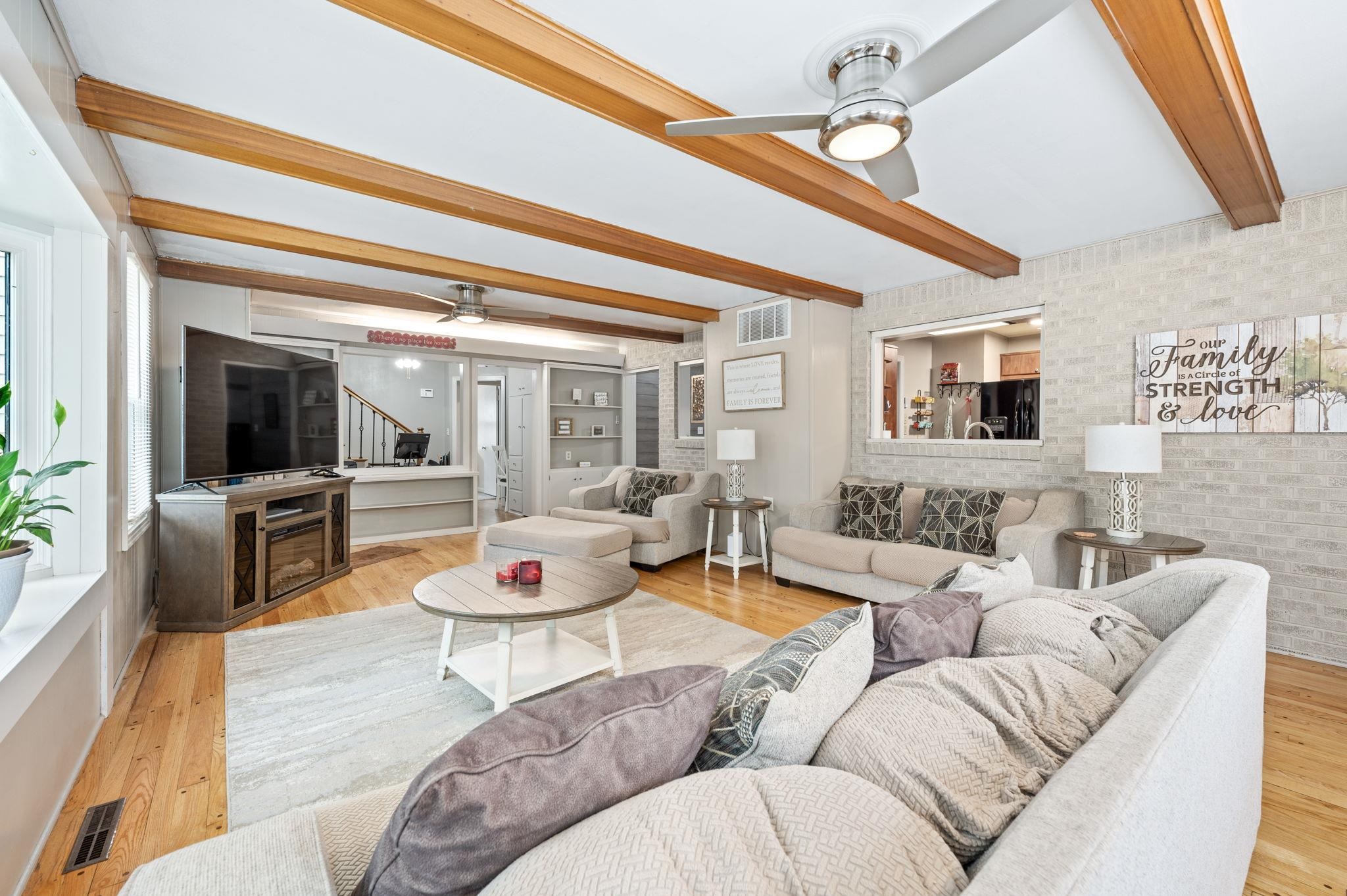 Wichita, Kansas 67203, United States, 4 Bedrooms Bedrooms, ,3 BathroomsBathrooms,Residential,Pending,54557