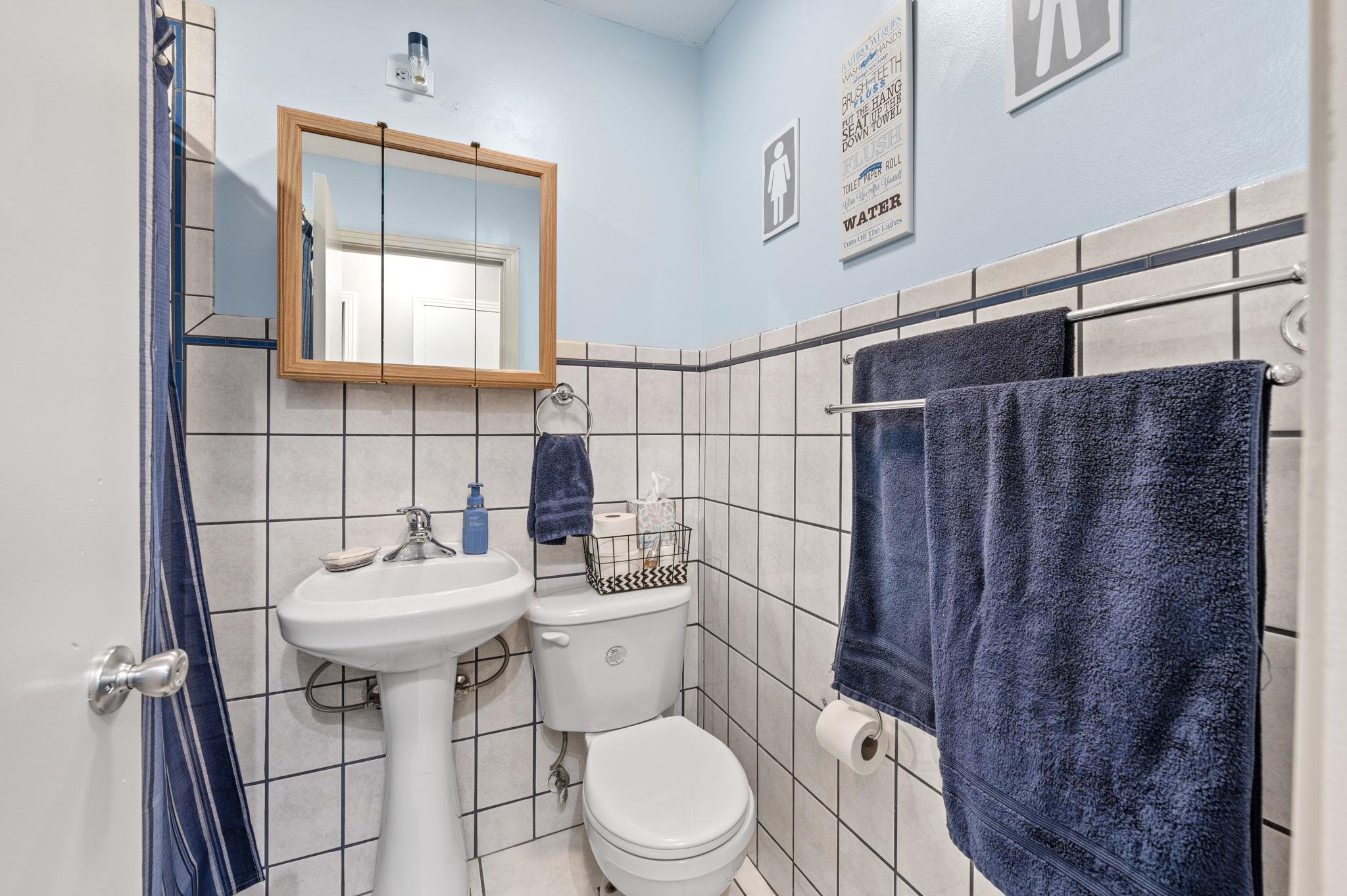 Wichita, Kansas 67203, United States, 4 Bedrooms Bedrooms, ,3 BathroomsBathrooms,Residential,Pending,54557