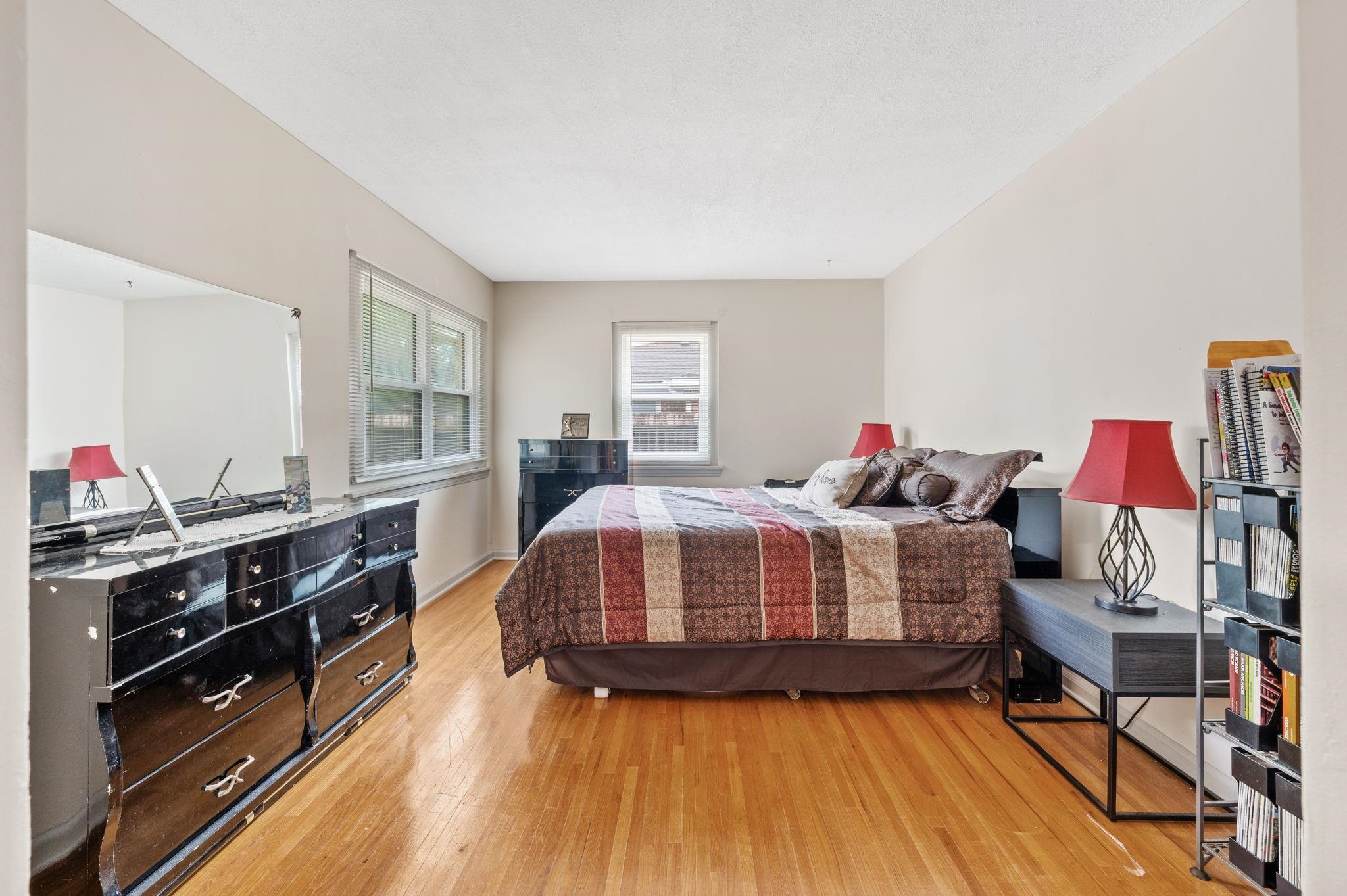 Wichita, Kansas 67203, United States, 4 Bedrooms Bedrooms, ,3 BathroomsBathrooms,Residential,Pending,54557