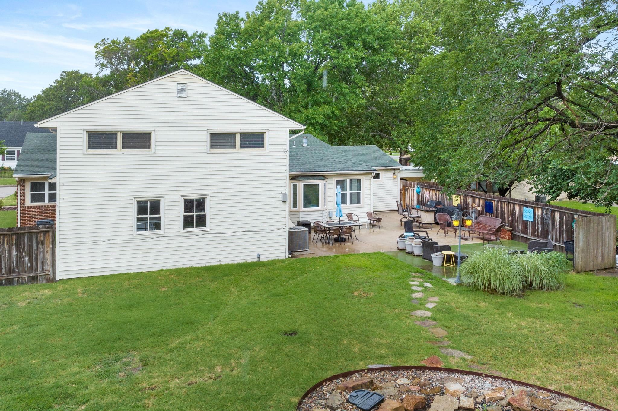 Wichita, Kansas 67203, United States, 4 Bedrooms Bedrooms, ,3 BathroomsBathrooms,Residential,Pending,54557