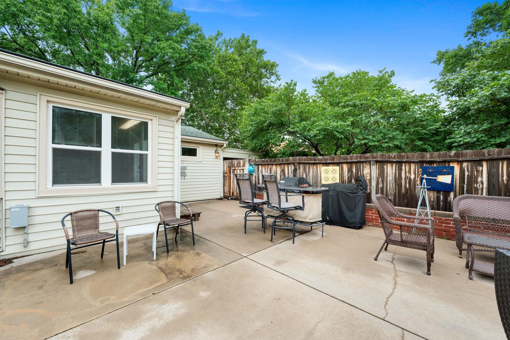 Wichita, Kansas 67203, United States, 4 Bedrooms Bedrooms, ,3 BathroomsBathrooms,Residential,Pending,54557