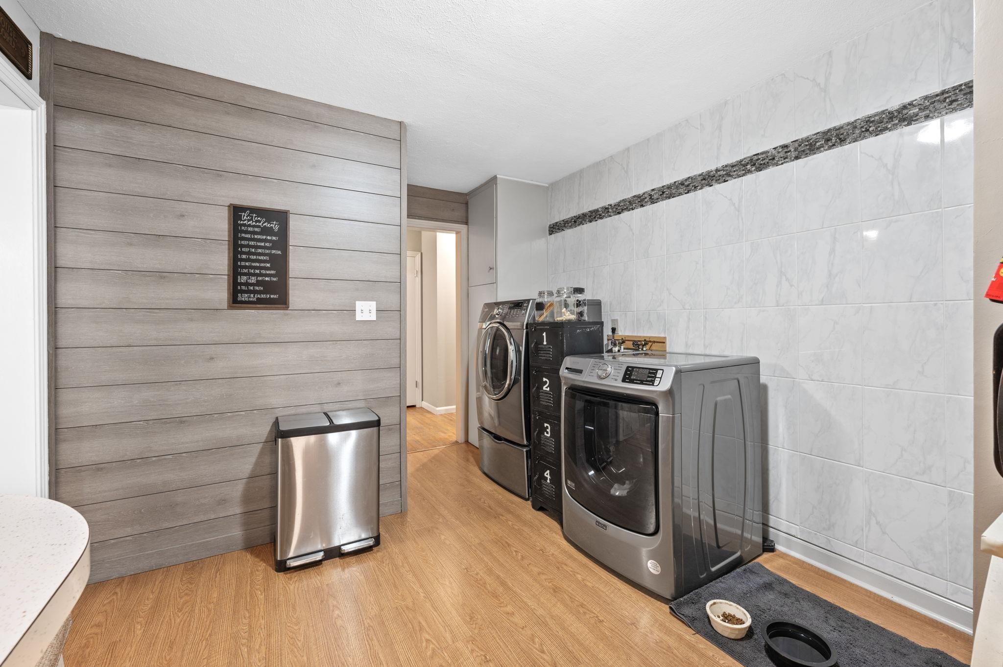 Wichita, Kansas 67203, United States, 4 Bedrooms Bedrooms, ,3 BathroomsBathrooms,Residential,Pending,54557