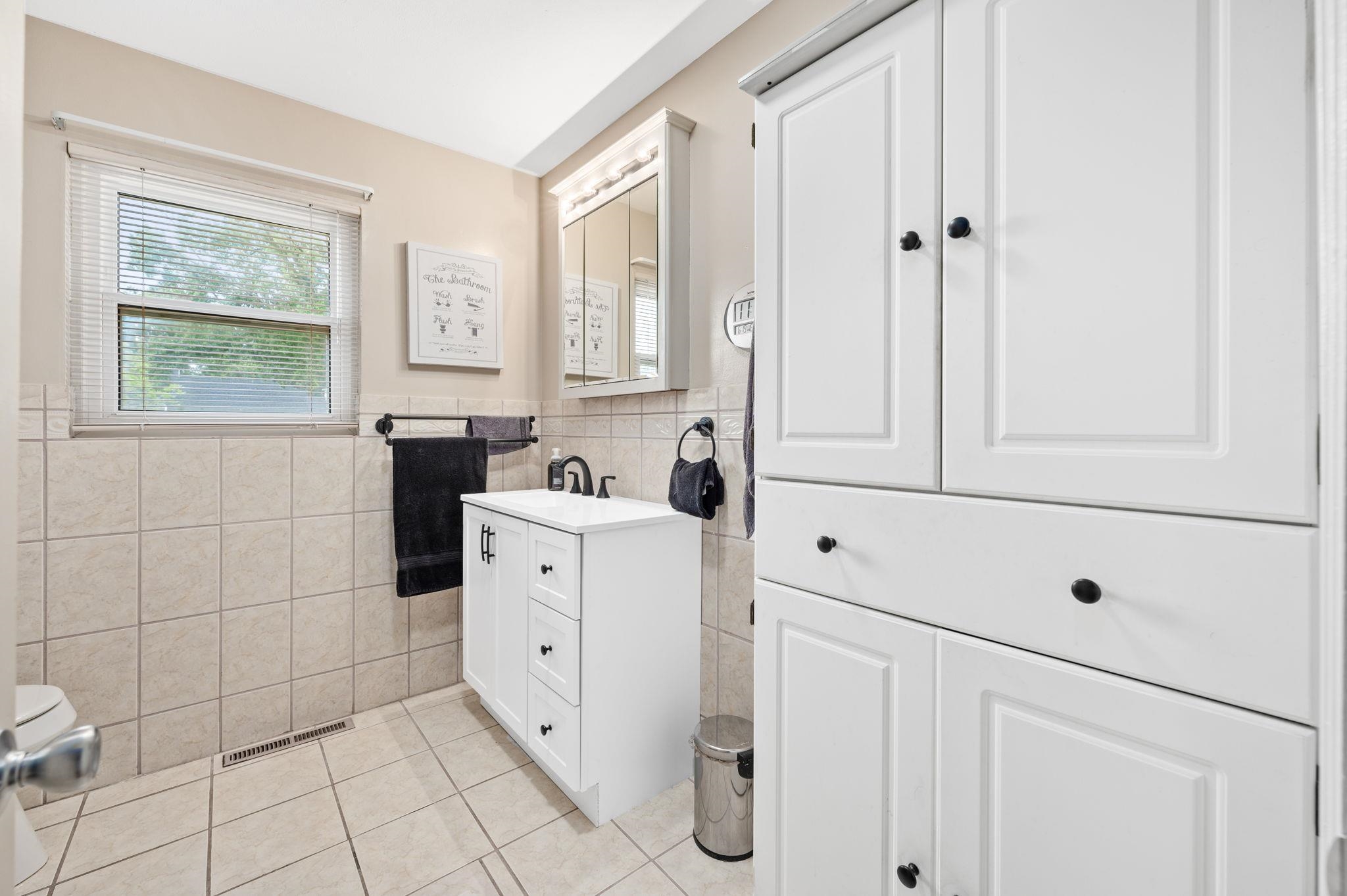 Wichita, Kansas 67203, United States, 4 Bedrooms Bedrooms, ,3 BathroomsBathrooms,Residential,Pending,54557