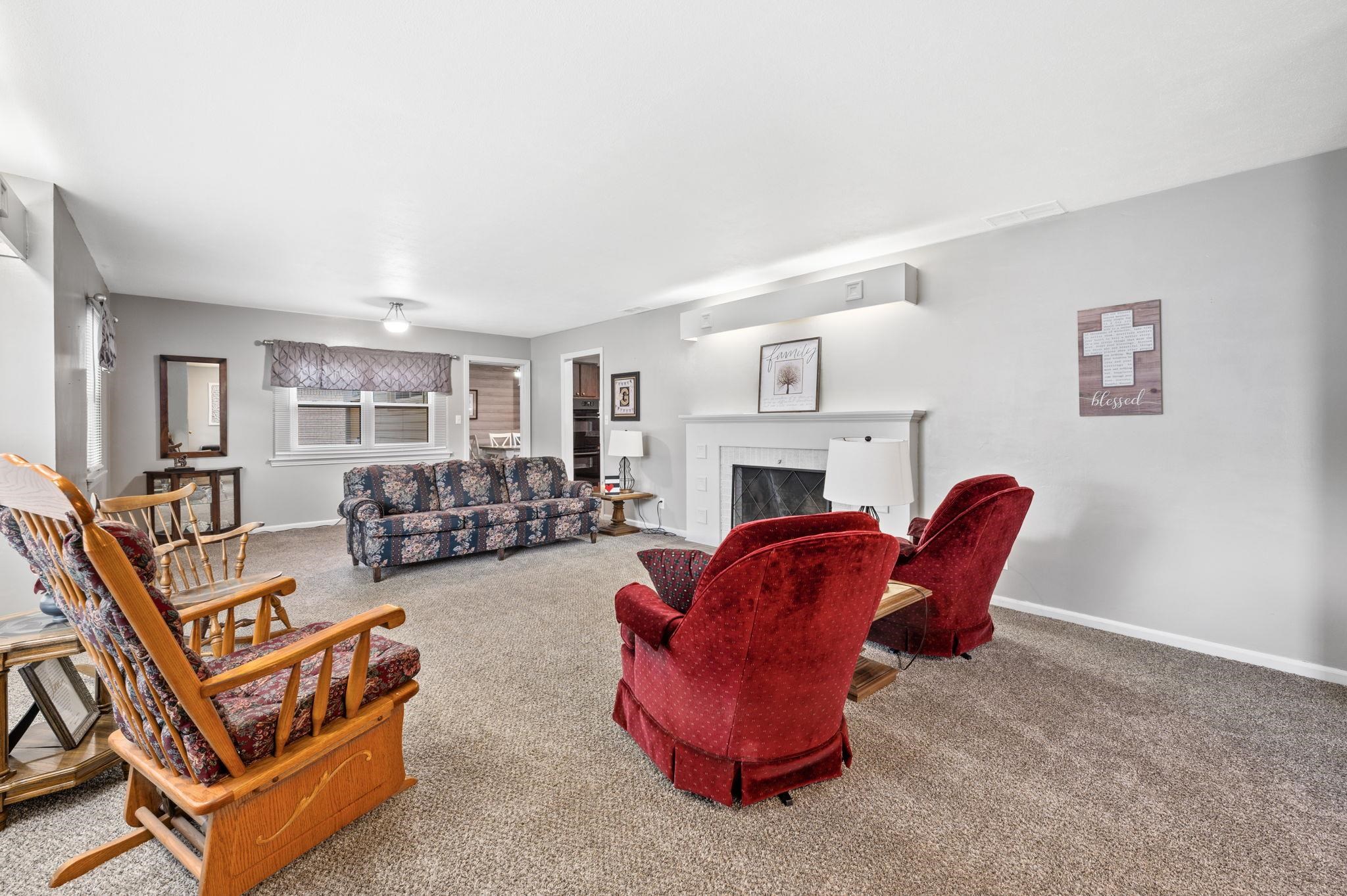 Wichita, Kansas 67203, United States, 4 Bedrooms Bedrooms, ,3 BathroomsBathrooms,Residential,Pending,54557