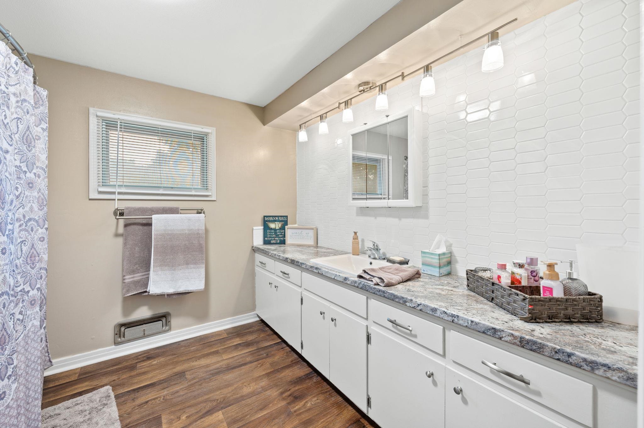 Wichita, Kansas 67203, United States, 4 Bedrooms Bedrooms, ,3 BathroomsBathrooms,Residential,Pending,54557