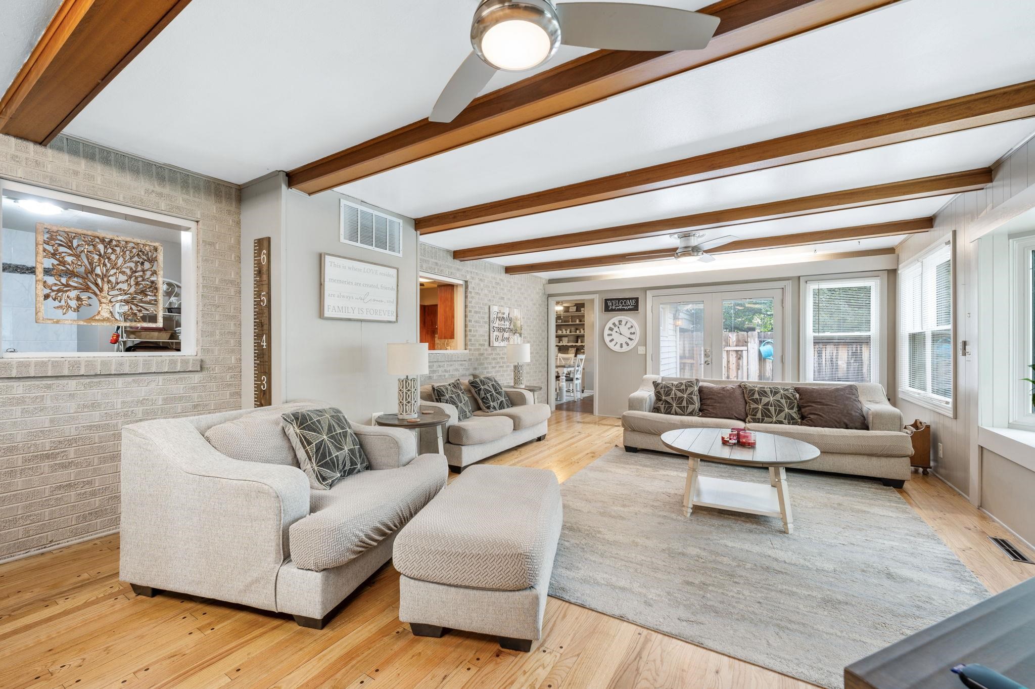 Wichita, Kansas 67203, United States, 4 Bedrooms Bedrooms, ,3 BathroomsBathrooms,Residential,Pending,54557