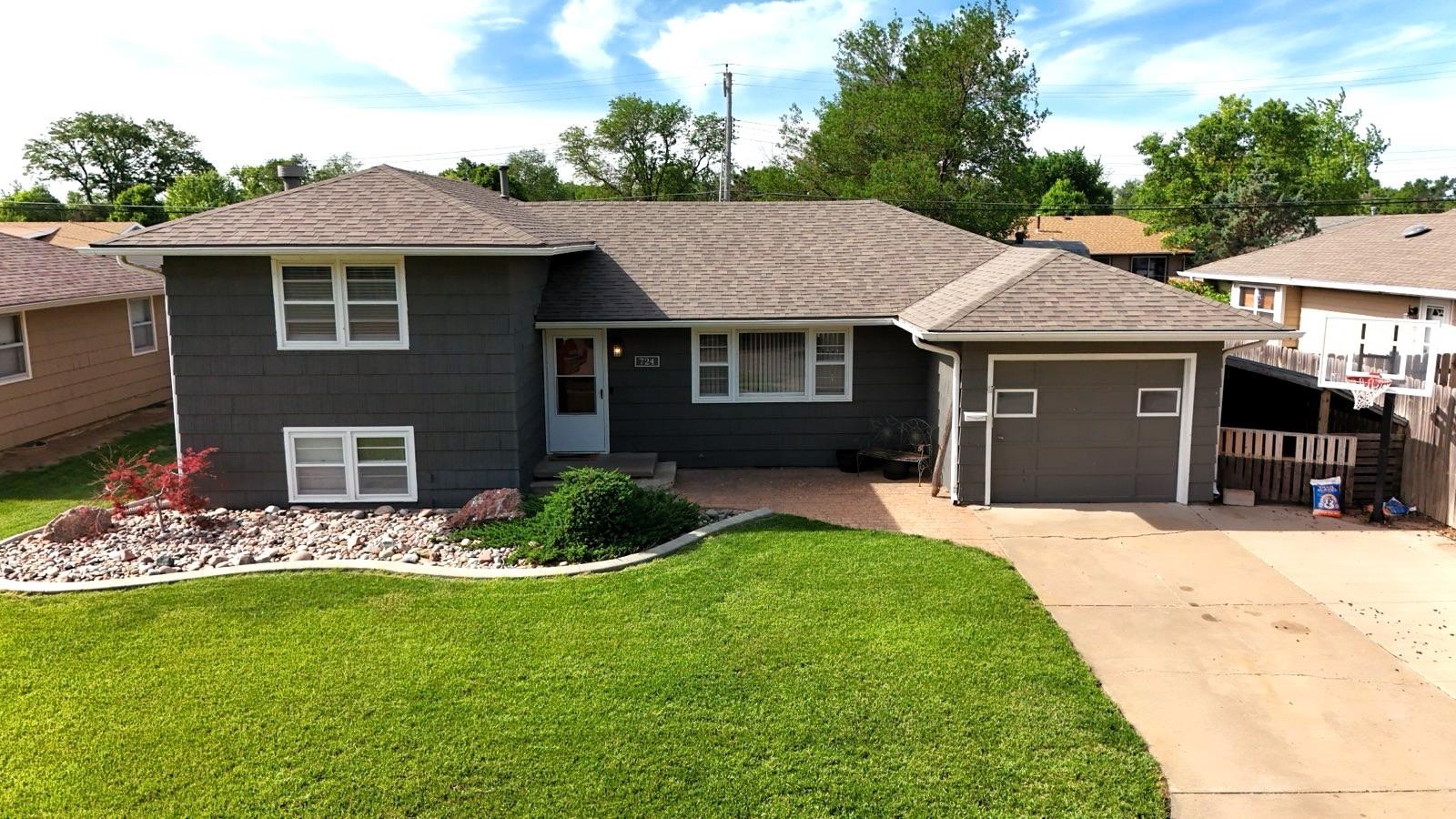 724 Carl Ave, Salina, Kansas image 1