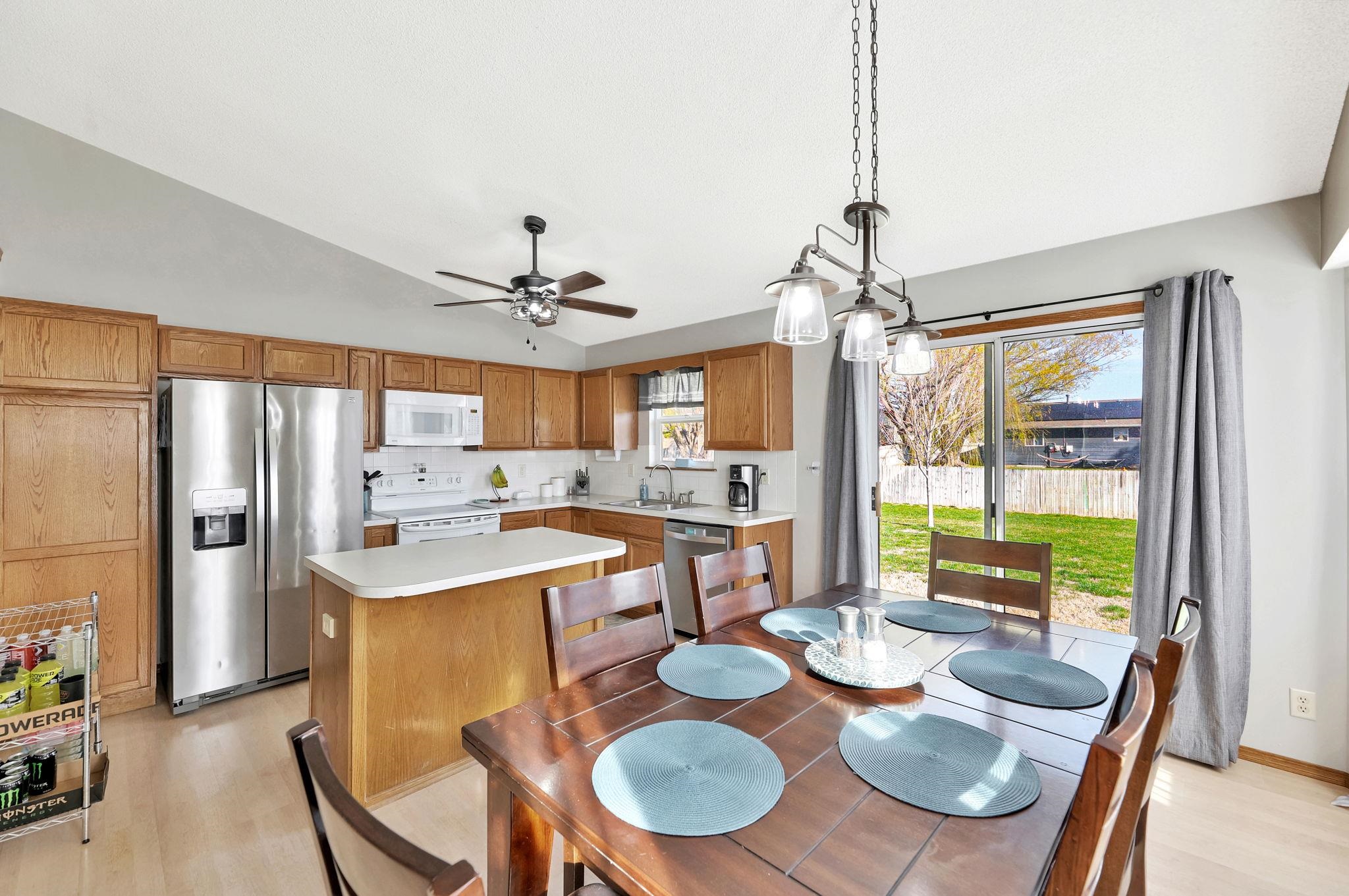 Wichita, Kansas 67205, United States, 5 Bedrooms Bedrooms, ,3 BathroomsBathrooms,Residential,Pending,61656